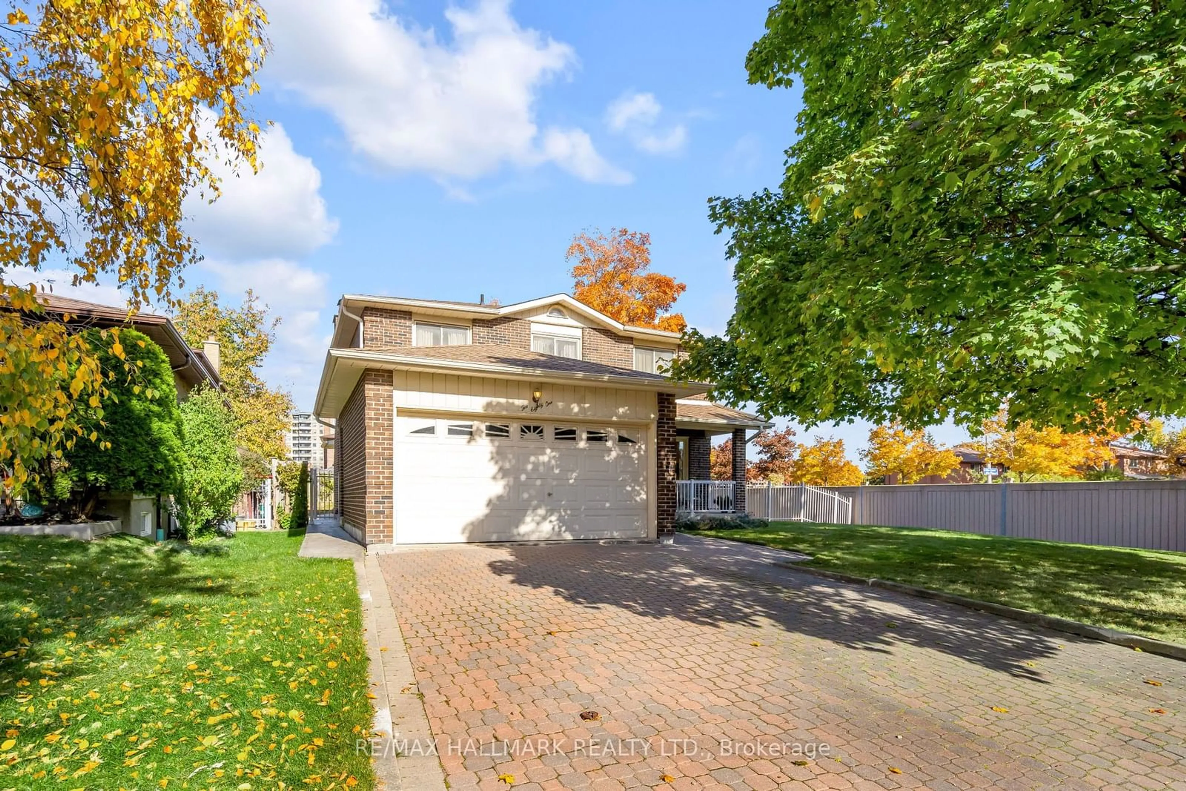 Home with brick exterior material for 281 Chalfield Lane, Mississauga Ontario L4Z 1L1