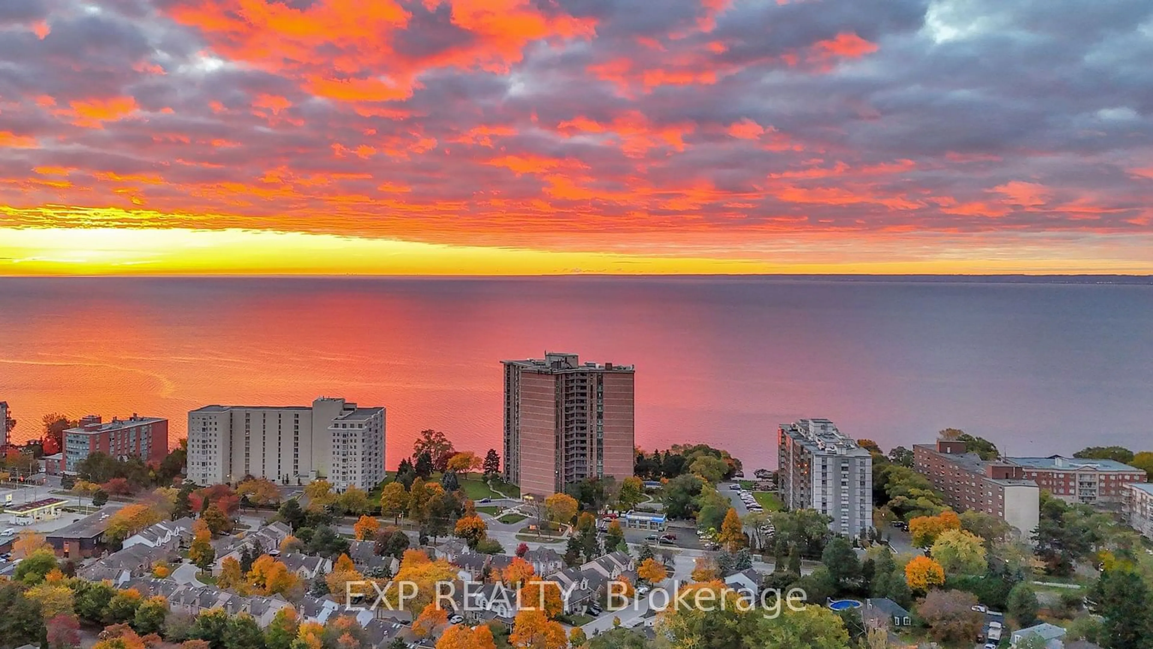 A pic from exterior of the house or condo, the view of city buildings for 5250 Lakeshore Rd #1603, Burlington Ontario L7L 5L2