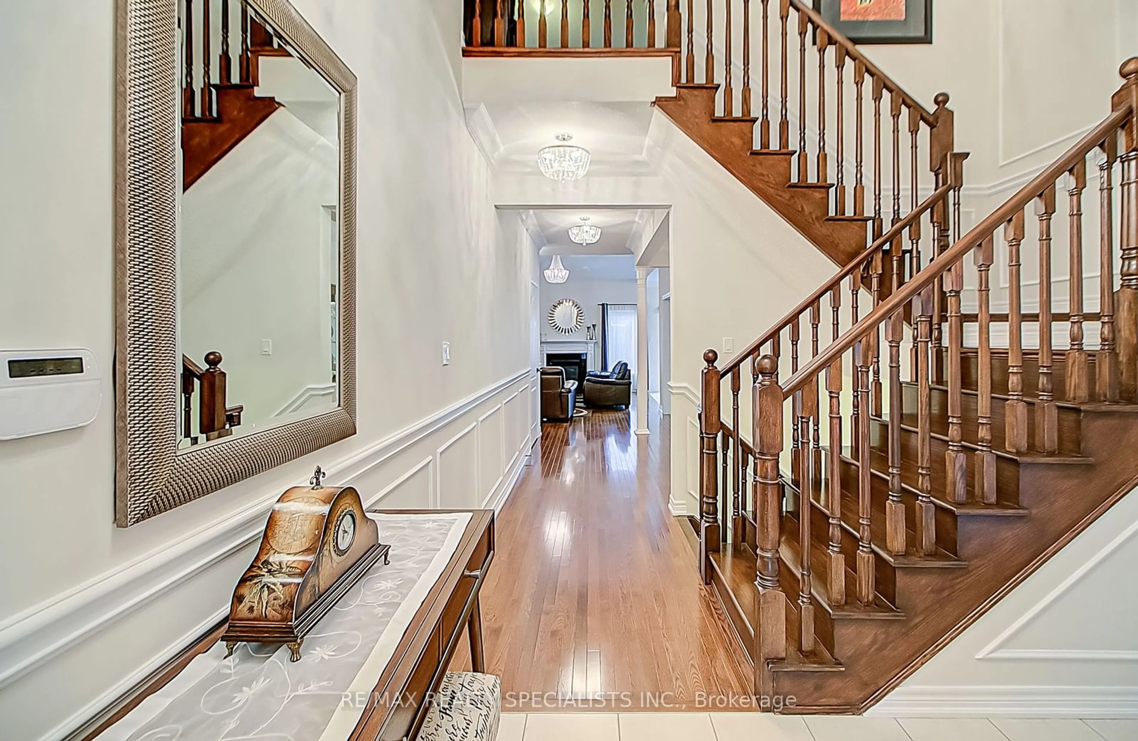 Indoor entryway, wood floors for 14 Alamode Rd, Brampton Ontario L6R 3Z8