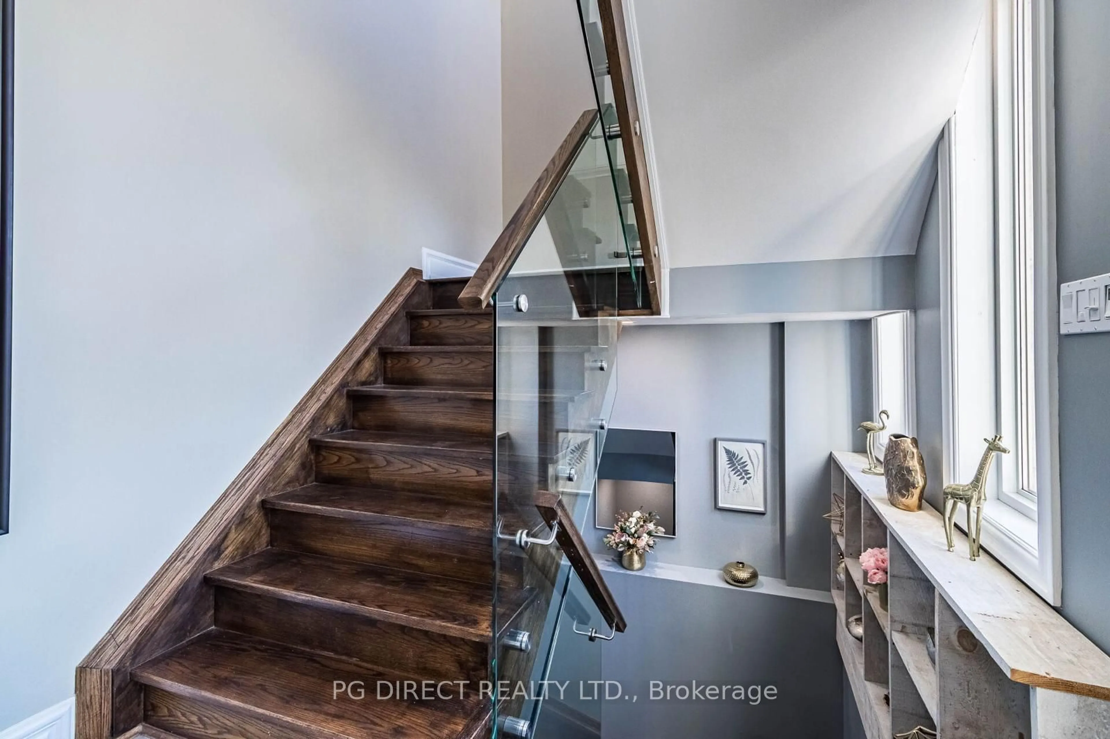 Stairs for 17 Montcalm Ave, Toronto Ontario M6E 4N5