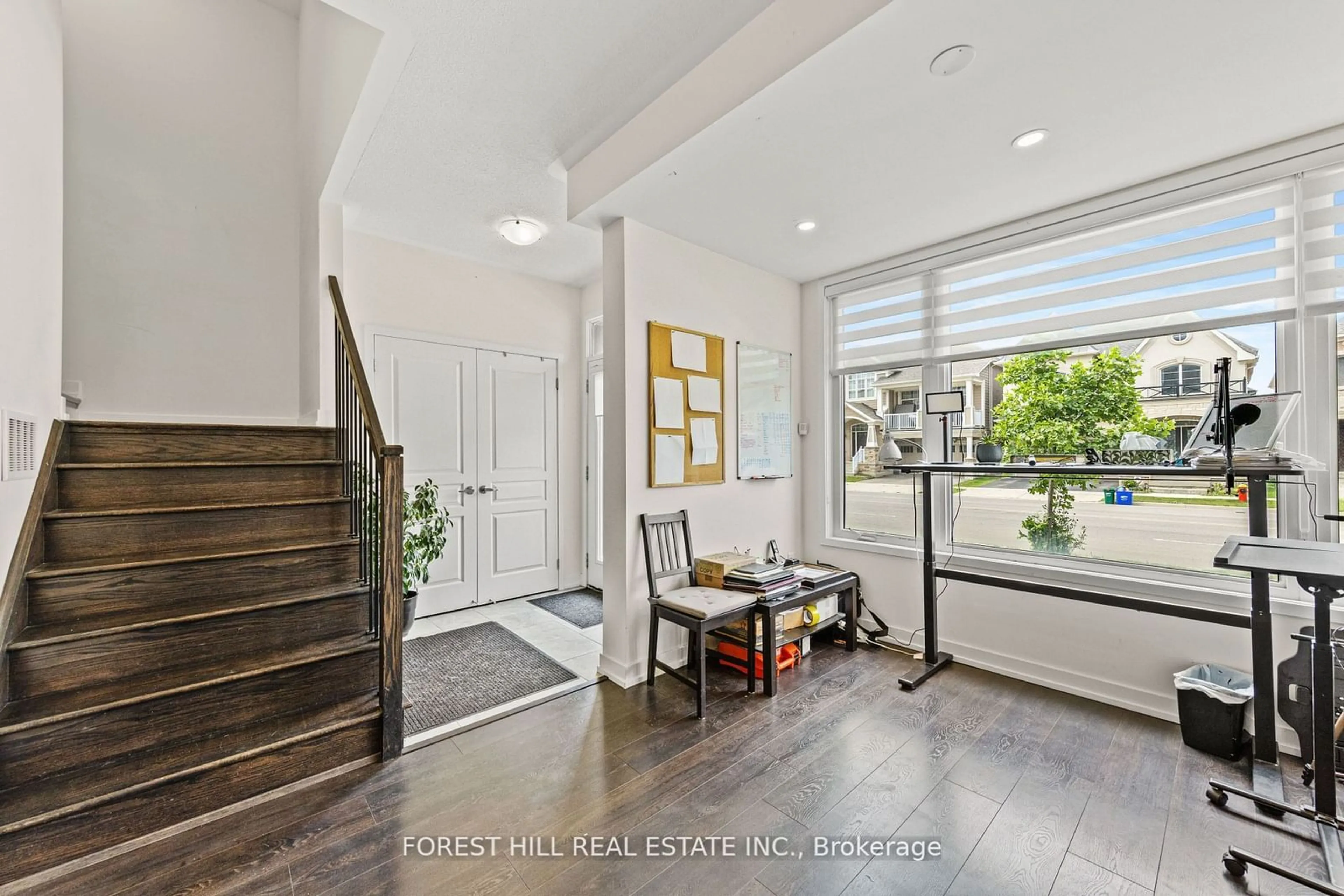 Indoor entryway, wood floors for 3145 Ernest Applebe Blvd, Oakville Ontario L6H 0N8