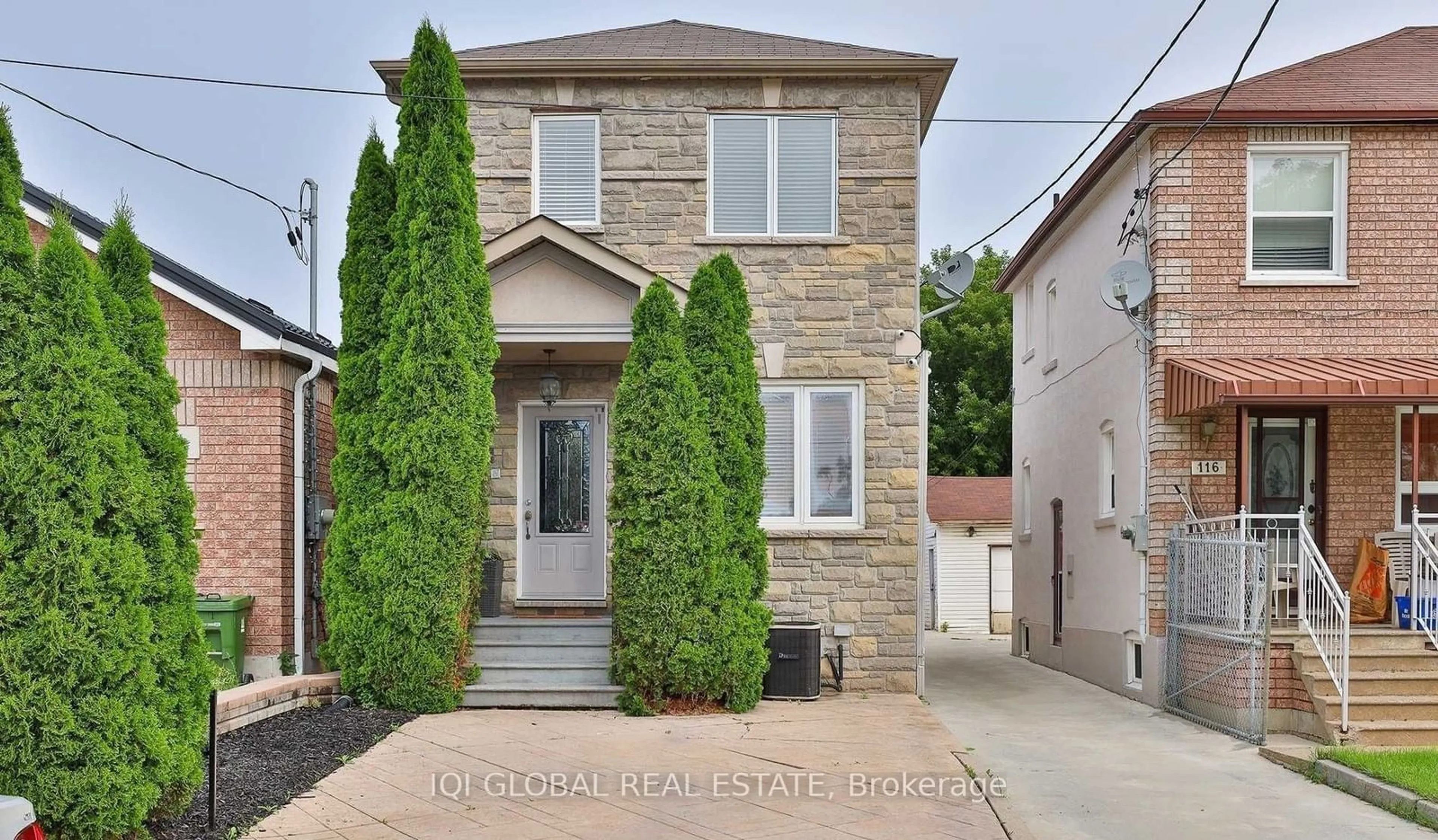 Frontside or backside of a home, cottage for 118 Northland Ave, Toronto Ontario M6N 2E2