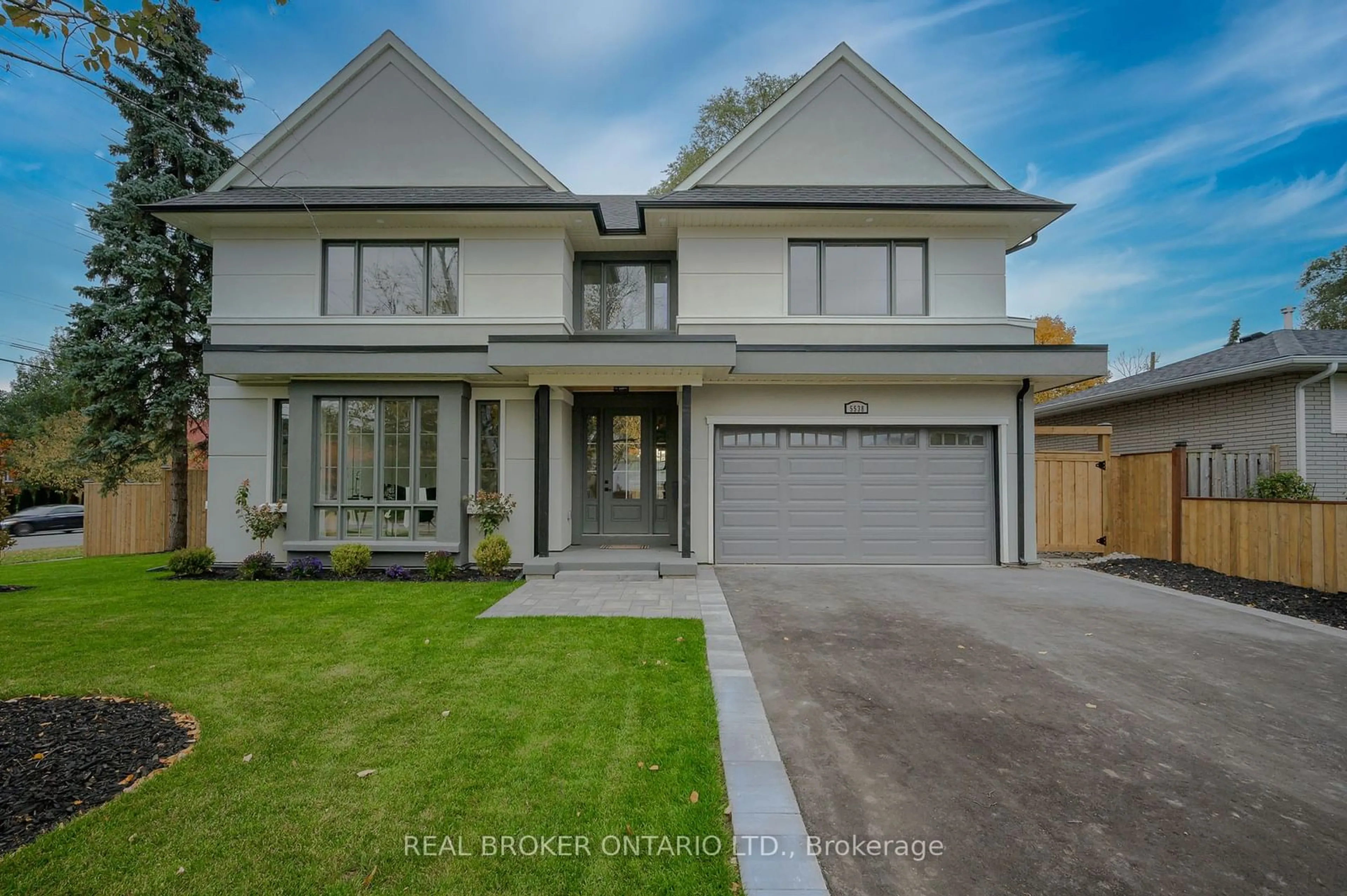 Frontside or backside of a home, the street view for 5538 Eaton Ave, Burlington Ontario L7L 4W6