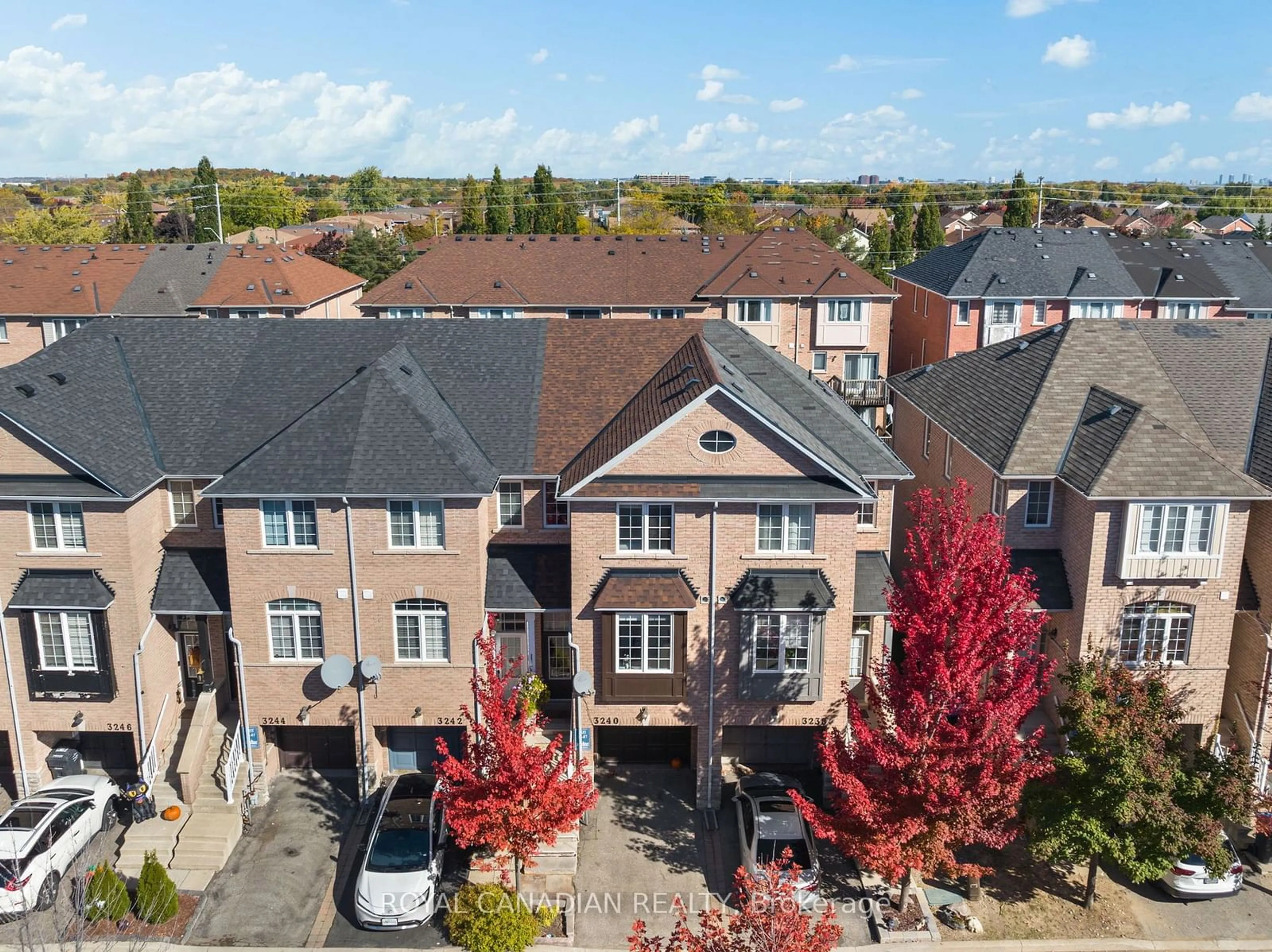 A pic from exterior of the house or condo, the street view for 3240 Redpath Circ, Mississauga Ontario L5N 8R2