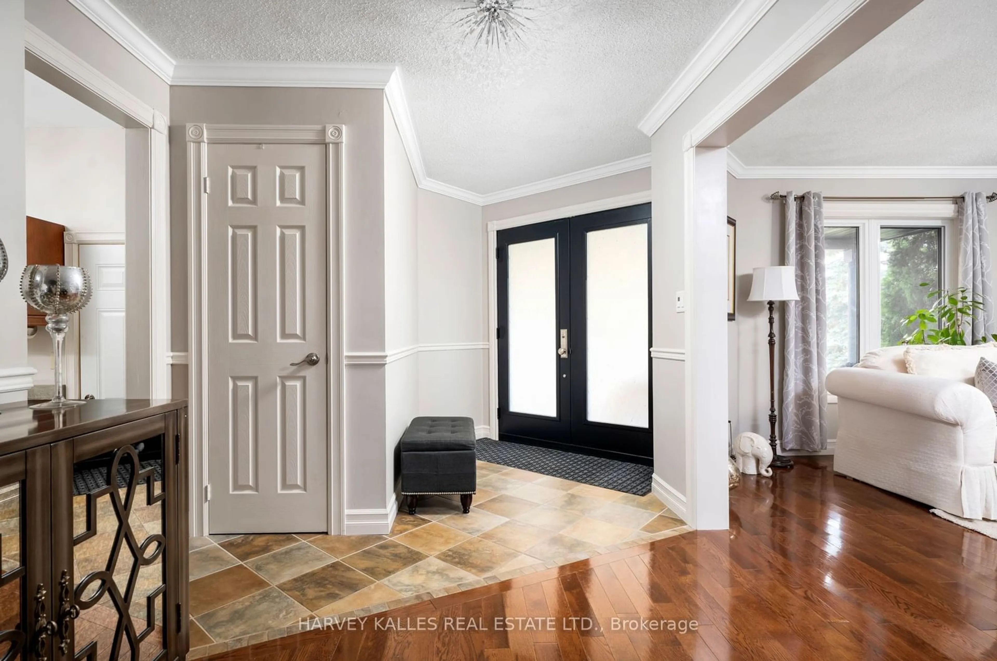 Indoor entryway, wood floors for 120 Royal Valley Dr, Caledon Ontario L7C 1A5