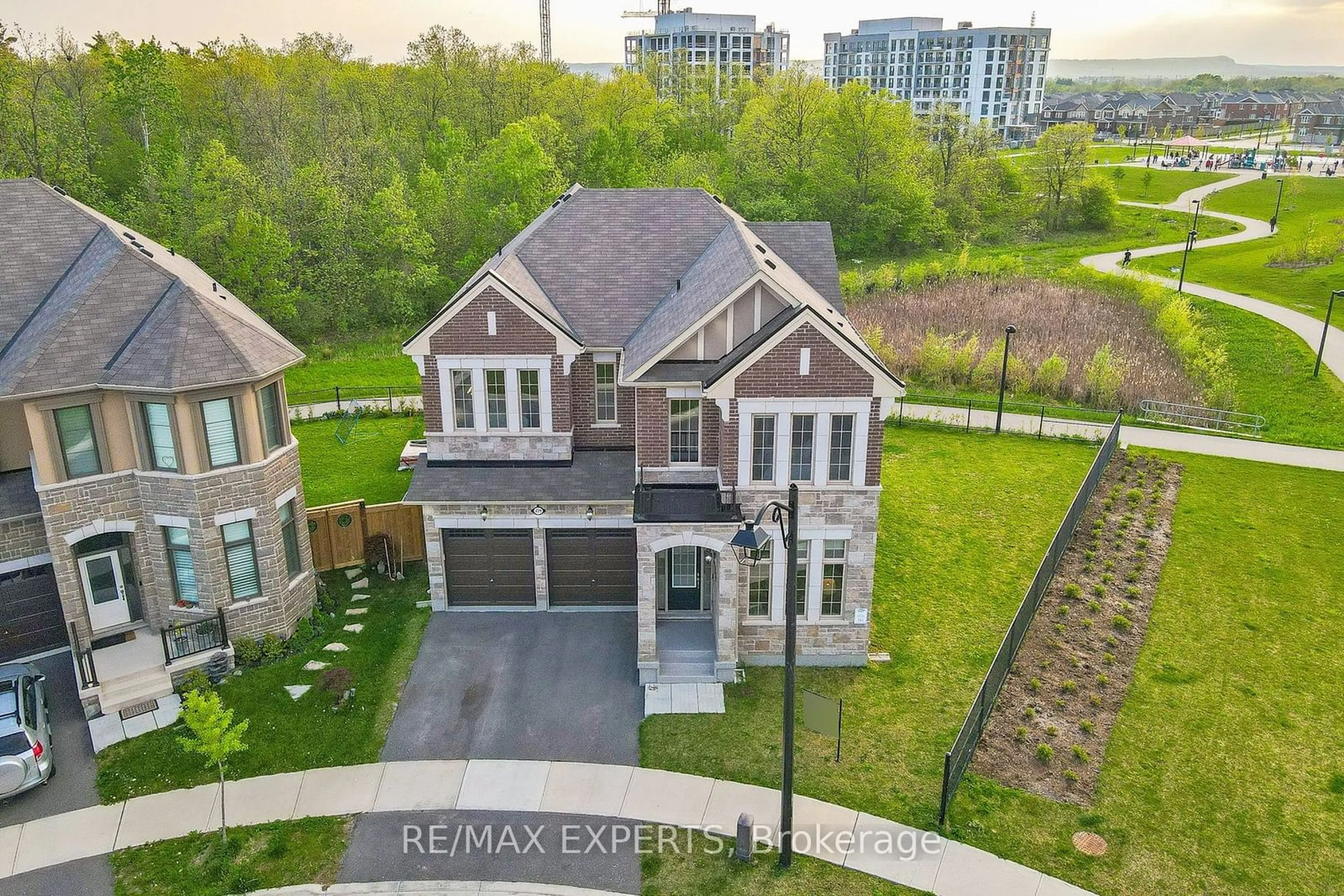 Frontside or backside of a home, the fenced backyard for 829 Magnolia Terr, Milton Ontario L9E 1R2