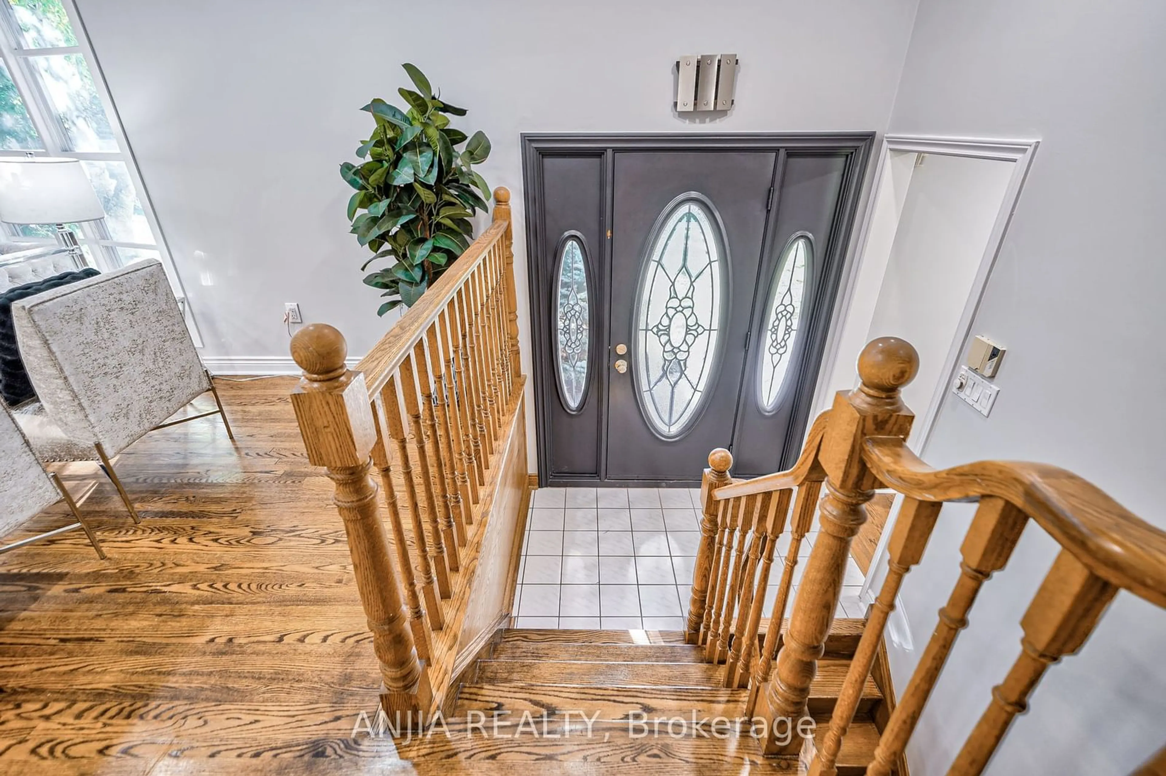 Indoor foyer, wood floors for 1485 Hixon St, Oakville Ontario L6L 1S2