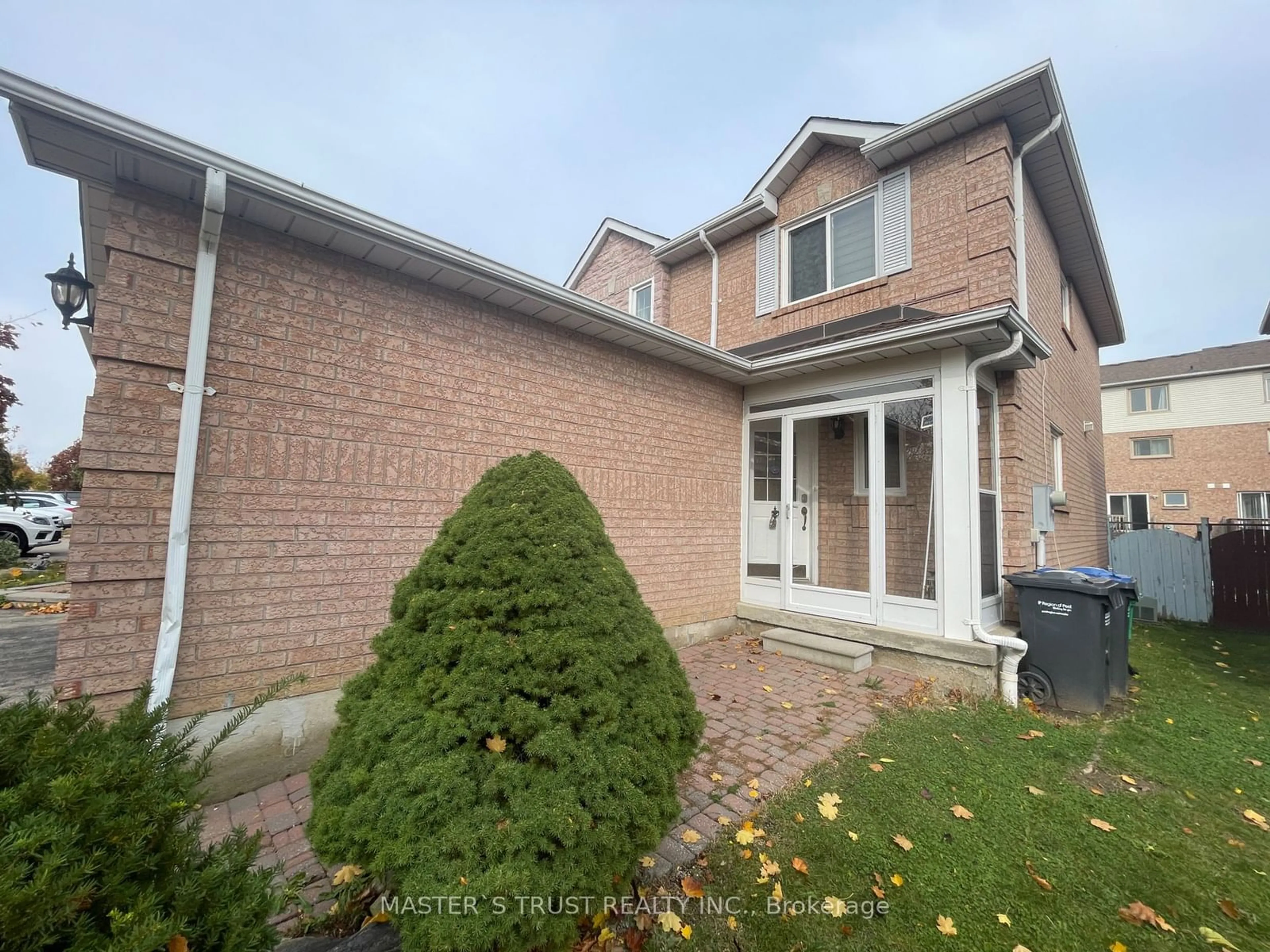 Frontside or backside of a home, the street view for 5335 Bullrush Dr, Mississauga Ontario L5V 1Z2