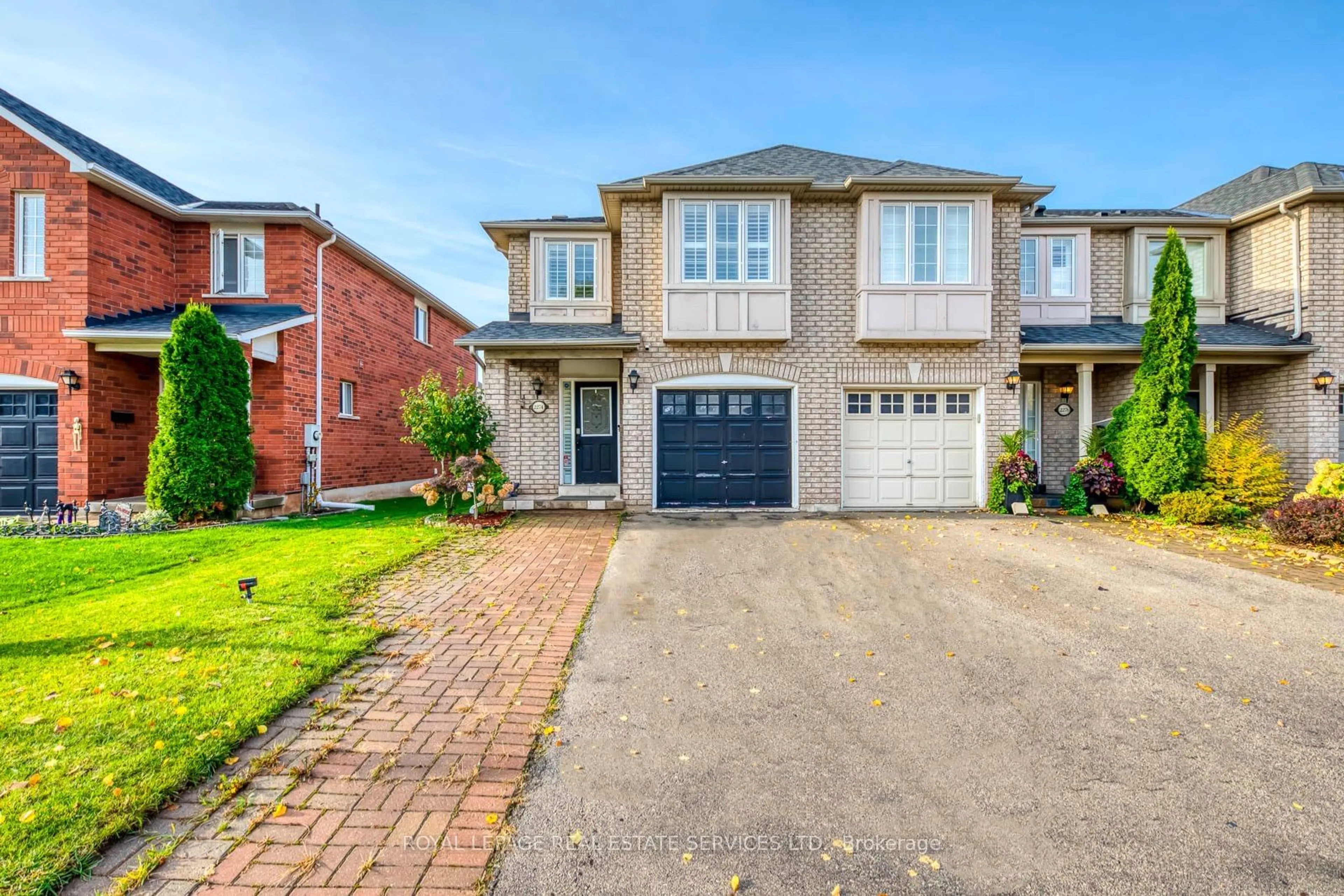 Home with brick exterior material for 2274 Grouse Lane, Oakville Ontario L6M 4A8