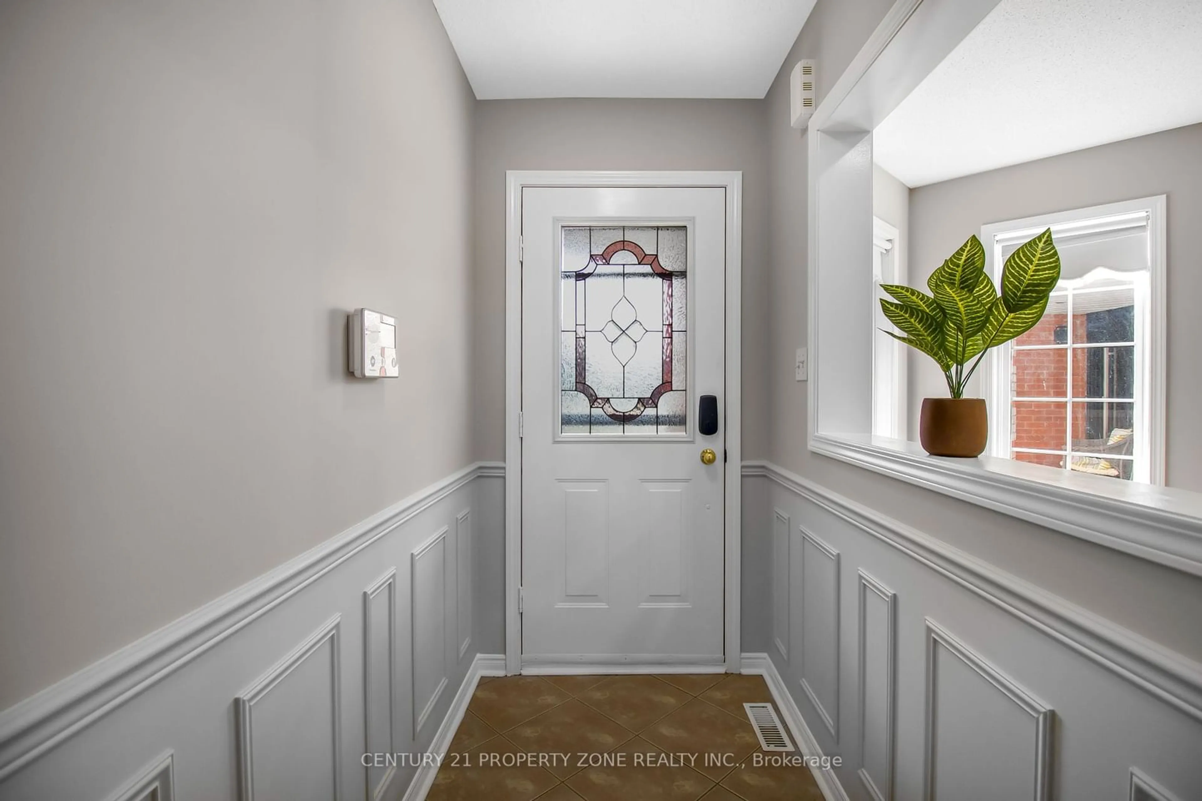 Indoor entryway, wood floors for 53 Ripley Cres, Brampton Ontario L6Y 5C4