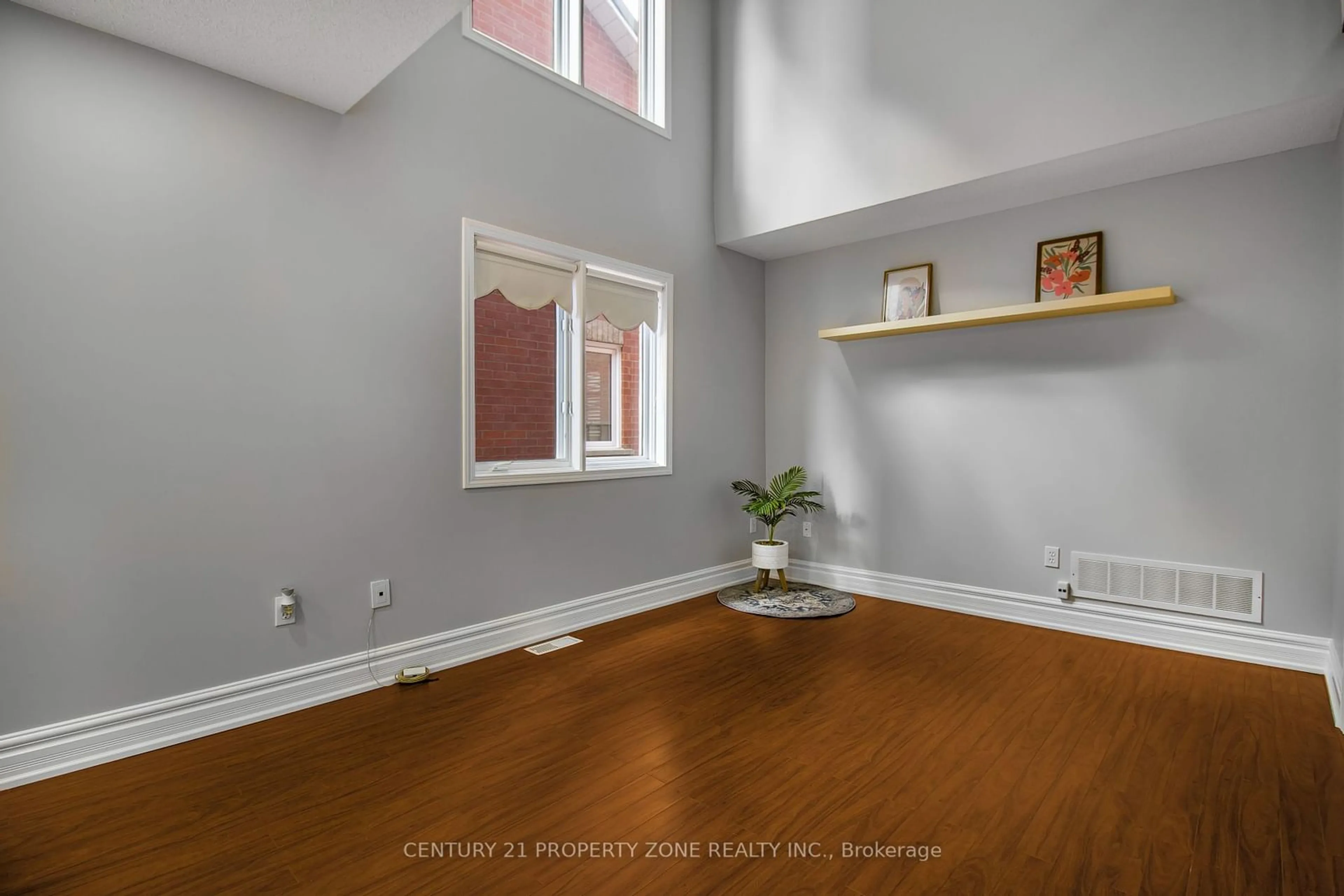 Other indoor space, wood floors for 53 Ripley Cres, Brampton Ontario L6Y 5C4