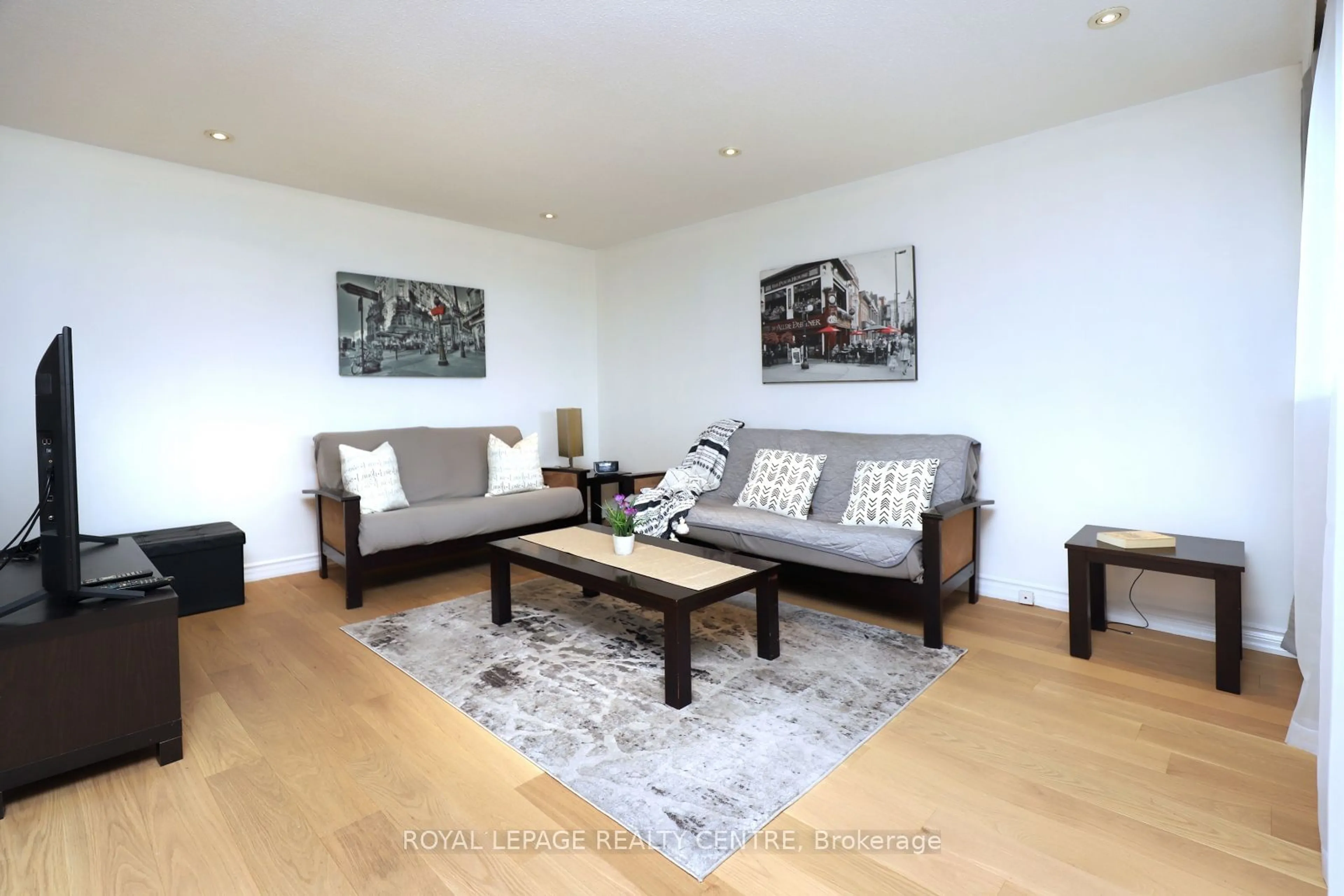 Living room, wood floors for 3040 Constitution Blvd #131, Mississauga Ontario L4Y 3X7