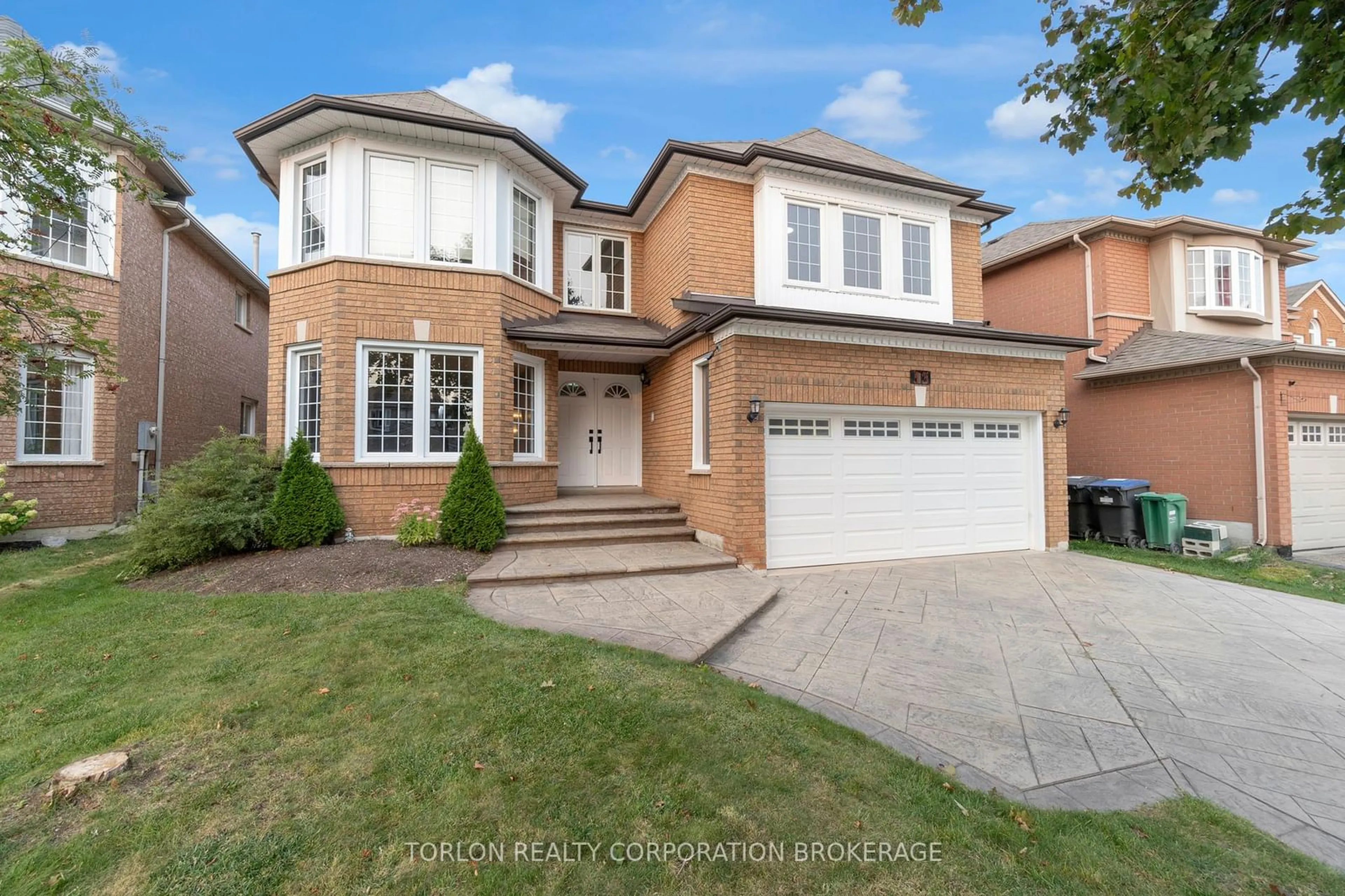 Frontside or backside of a home, the street view for 13 Blue Oak Ave, Brampton Ontario L6R 1C1