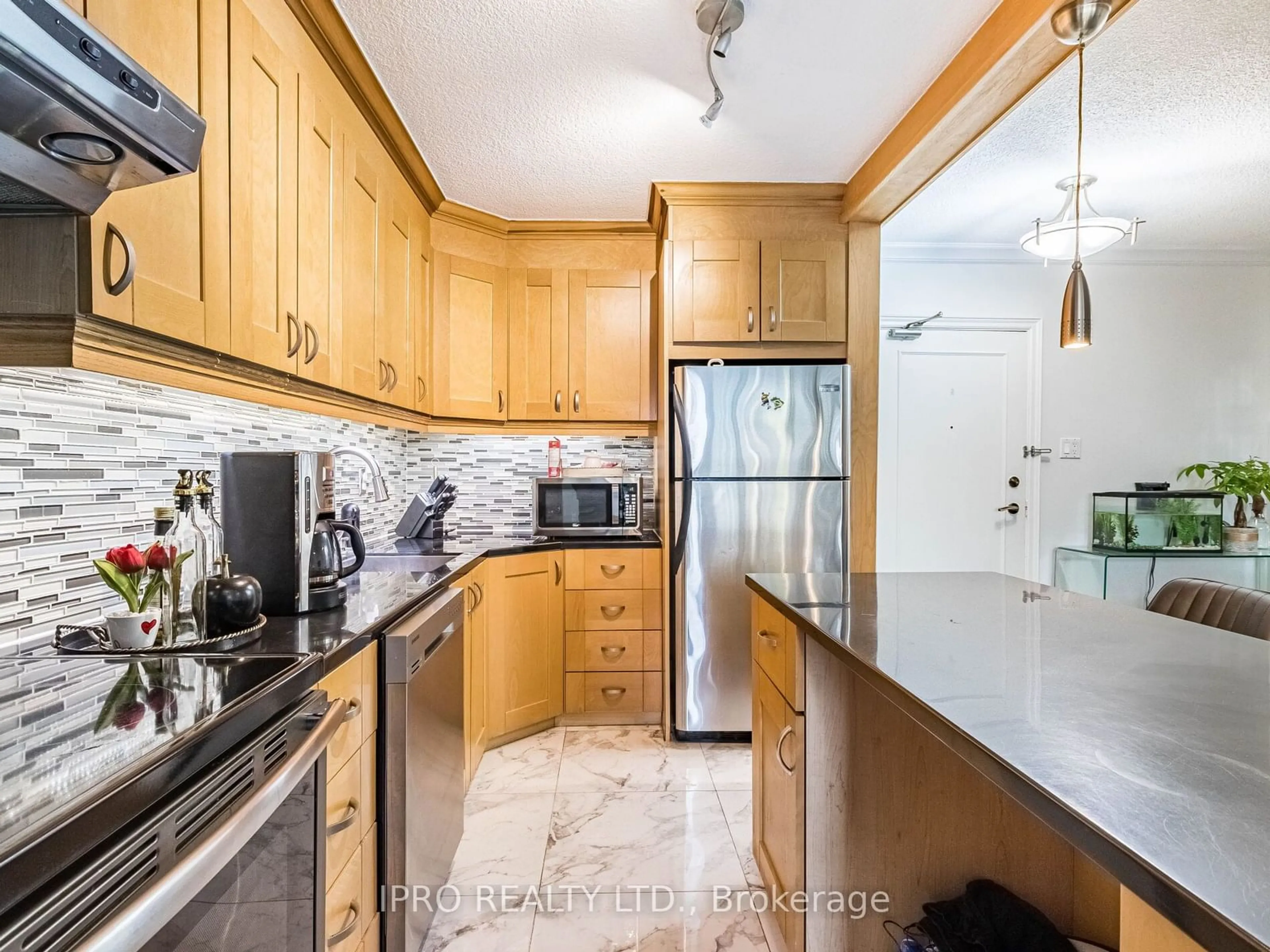 Standard kitchen for 541 Blackthorn Ave #108, Toronto Ontario M6M 5A6