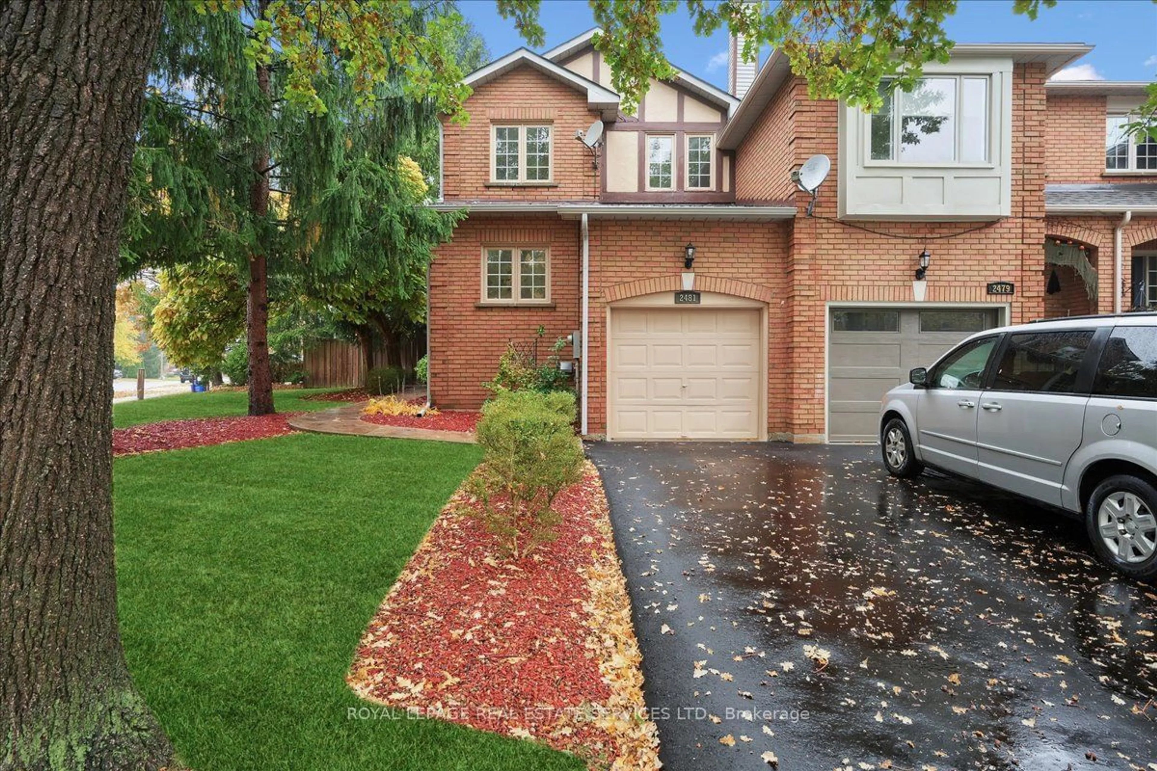 Home with brick exterior material for 2481 Stefi Tr, Oakville Ontario L6H 5Y3