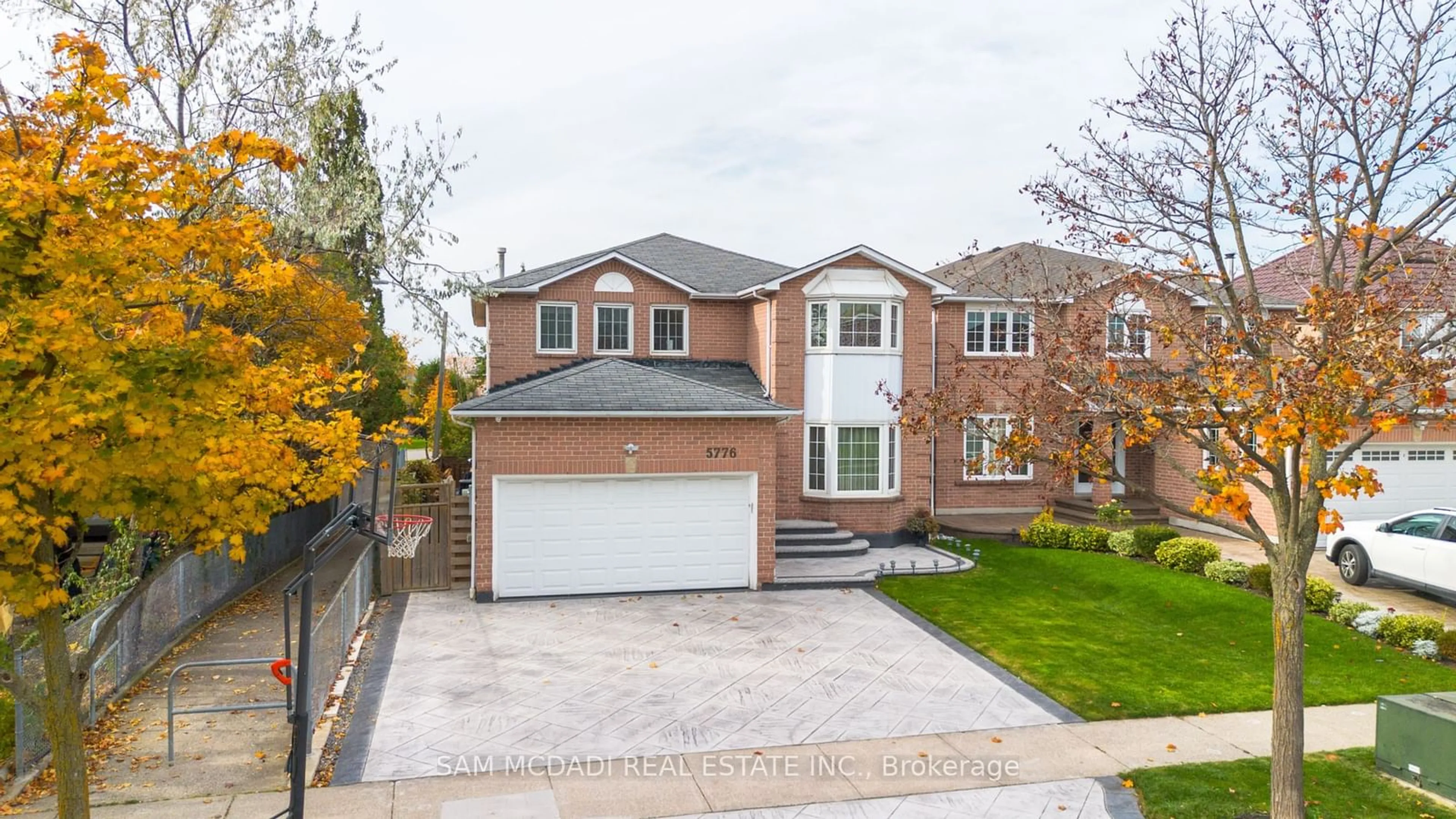 Home with brick exterior material for 5776 Invergordon Lane, Mississauga Ontario L5M 4T8