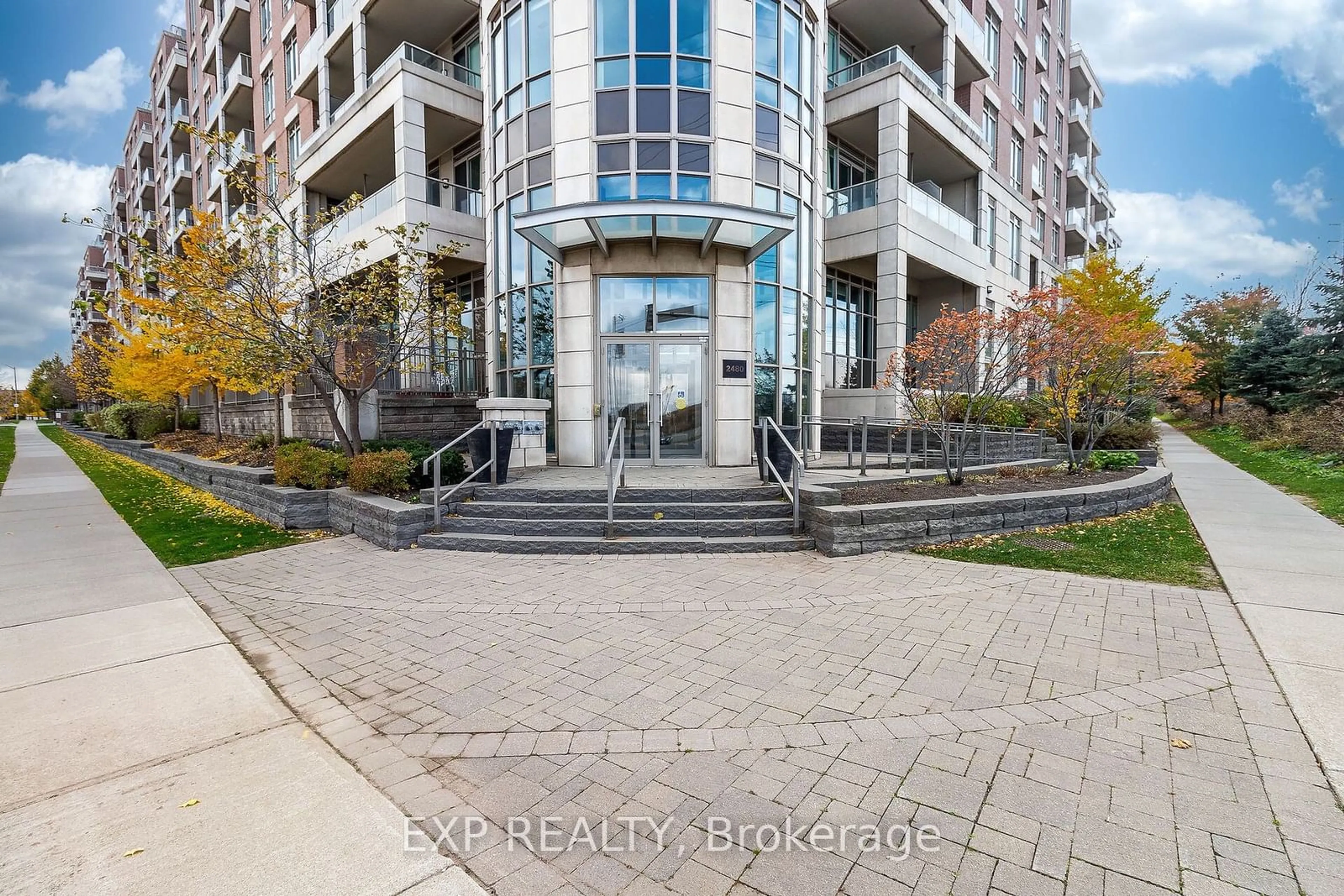 A pic from exterior of the house or condo, the street view for 2480 Prince Michael Dr #724, Oakville Ontario L6H 0H1