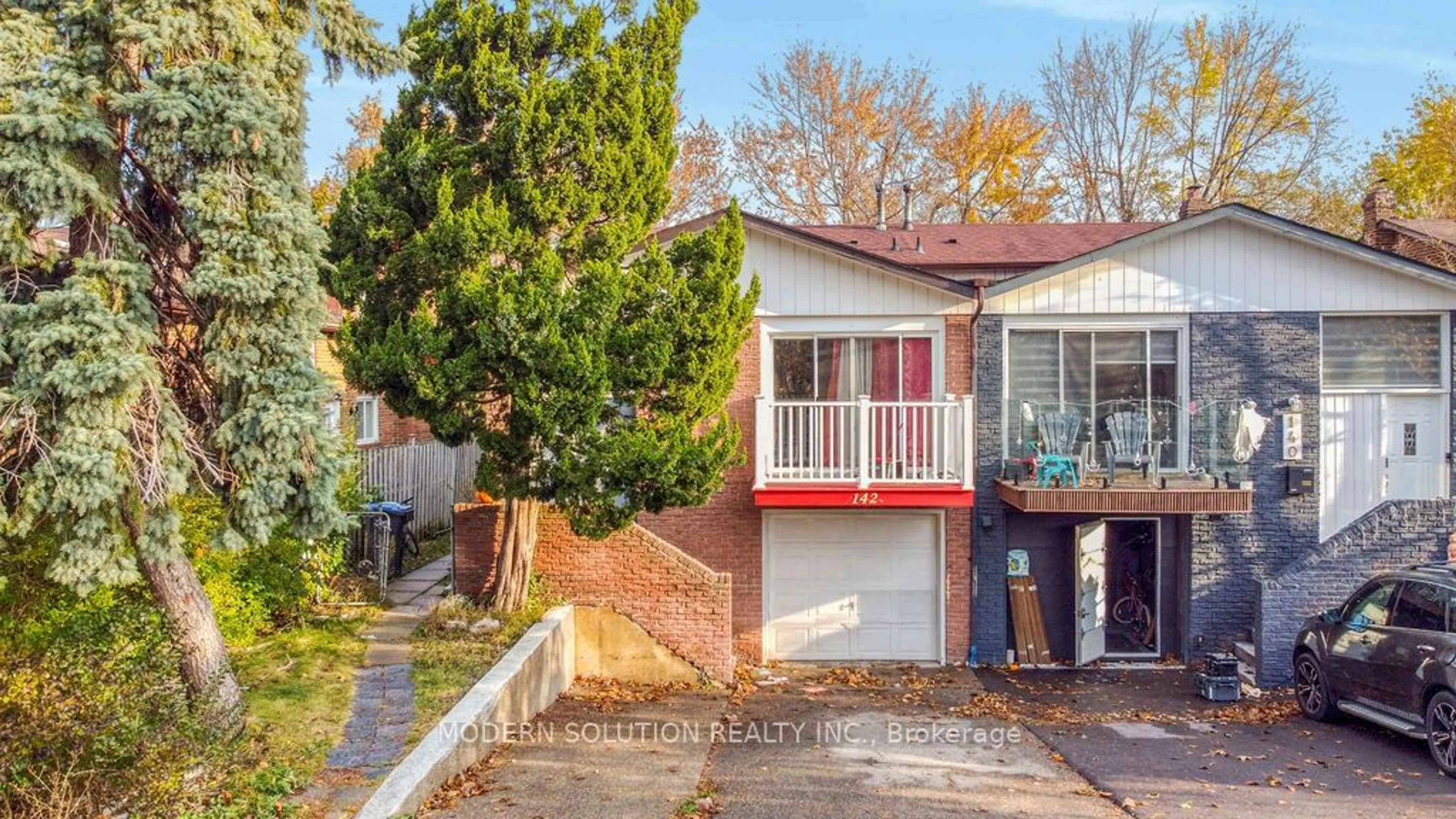 Frontside or backside of a home, cottage for 142 Mill St, Brampton Ontario L6X 2P2