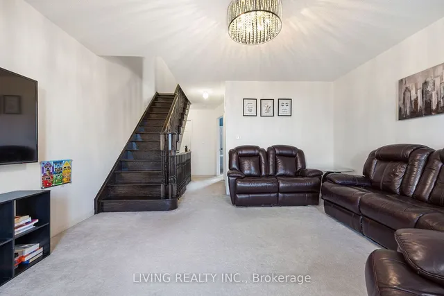 Additional property image - 225 Torbarrie Rd