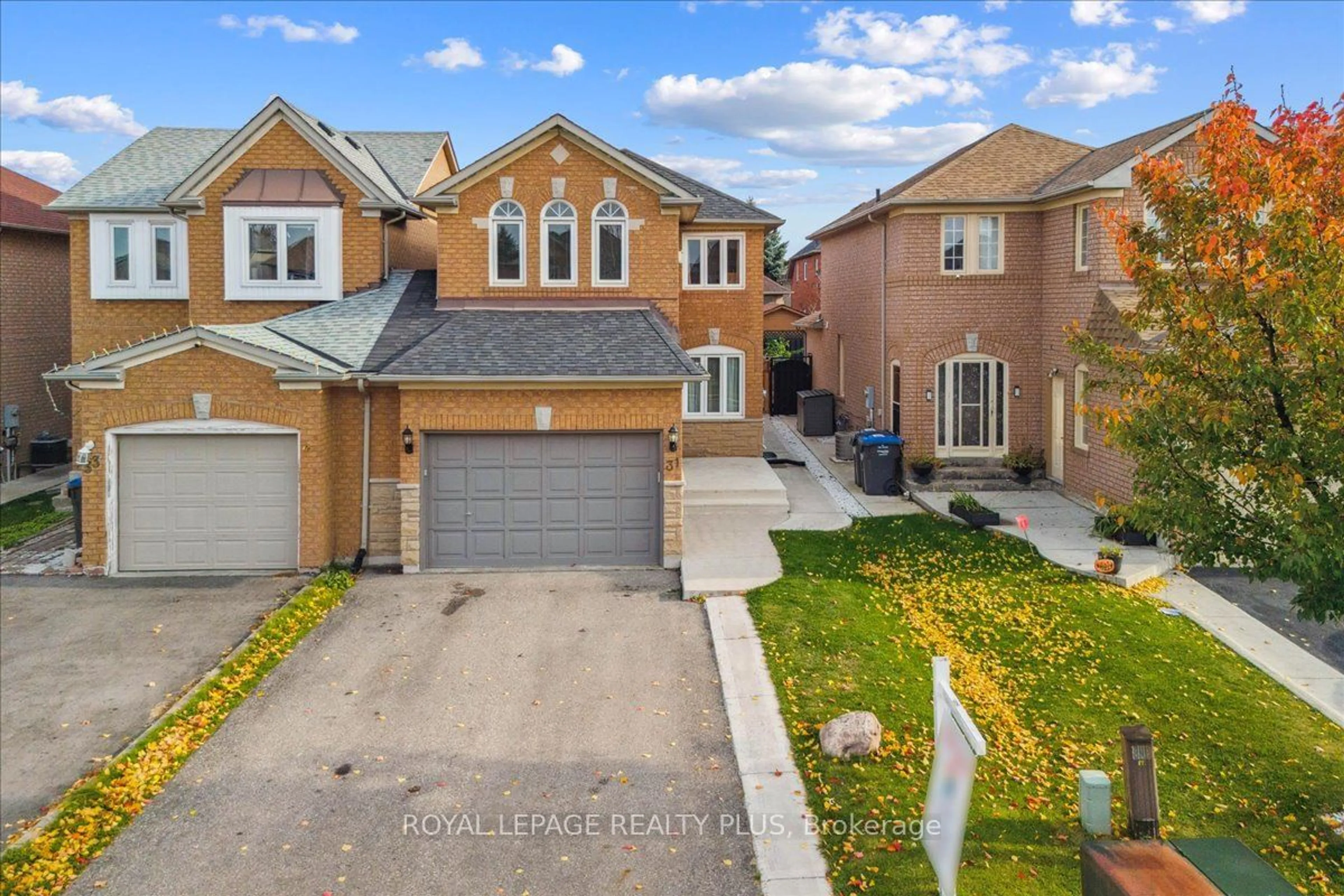 A pic from exterior of the house or condo, the street view for 31 Fiddleneck Cres, Brampton Ontario L6R 1R2