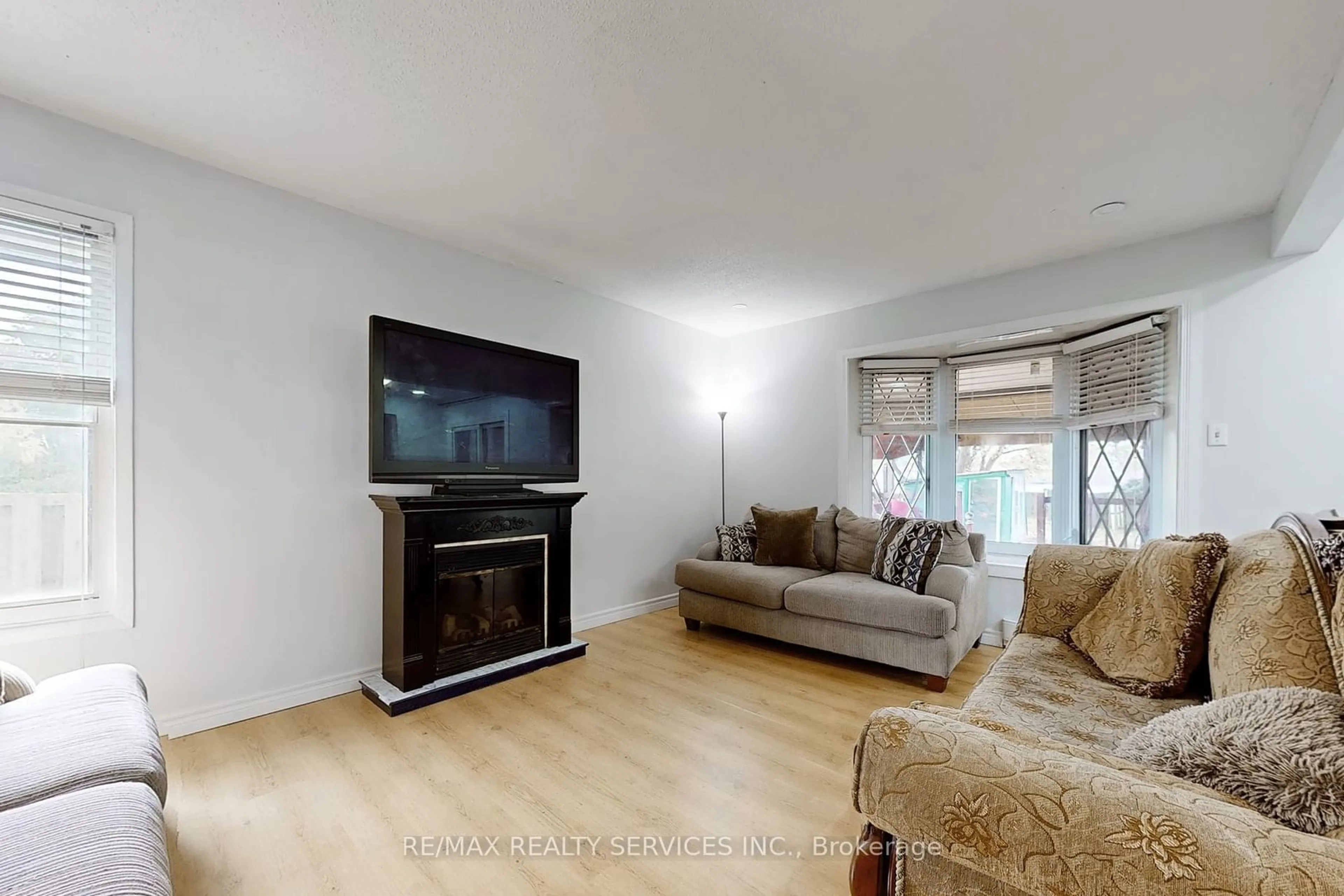 Living room, wood floors for 14 Greenhills Sq, Brampton Ontario L6S 2J4