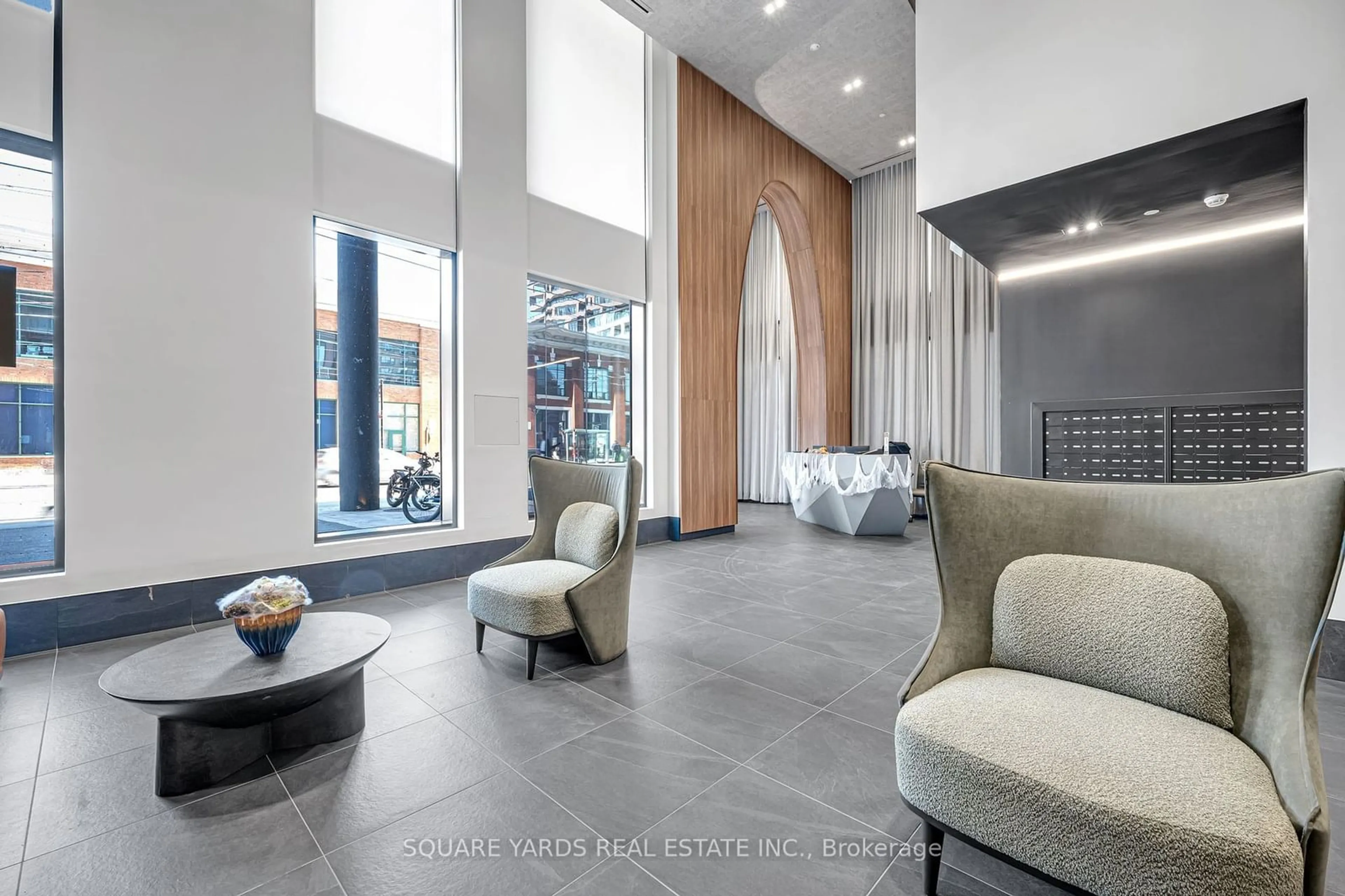 Indoor lobby, ceramic floors for 270 Dufferin St #PH01, Toronto Ontario M6K 0H8