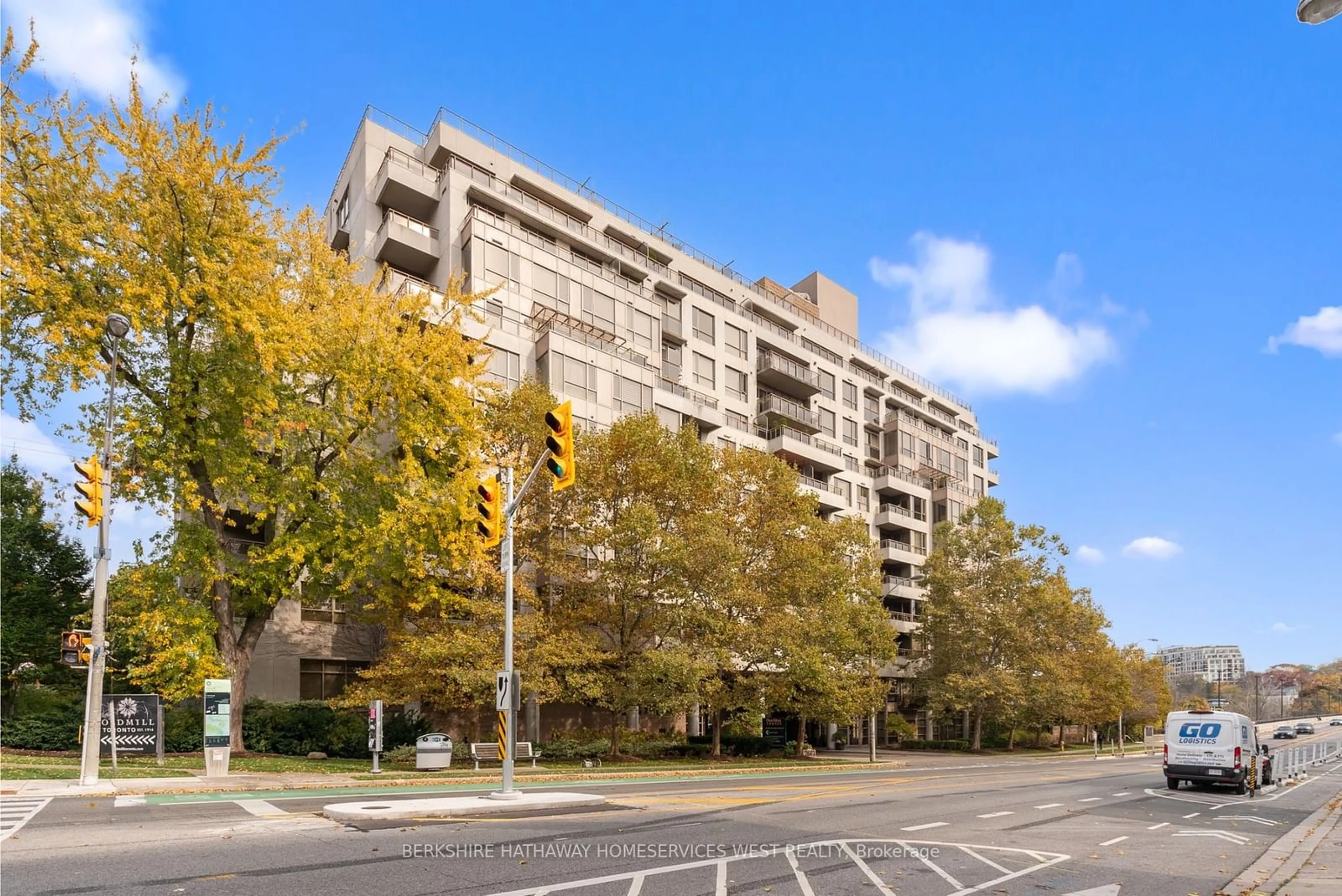 A pic from exterior of the house or condo, the front or back of building for 2662 Bloor St #403, Toronto Ontario M8X 2Z7