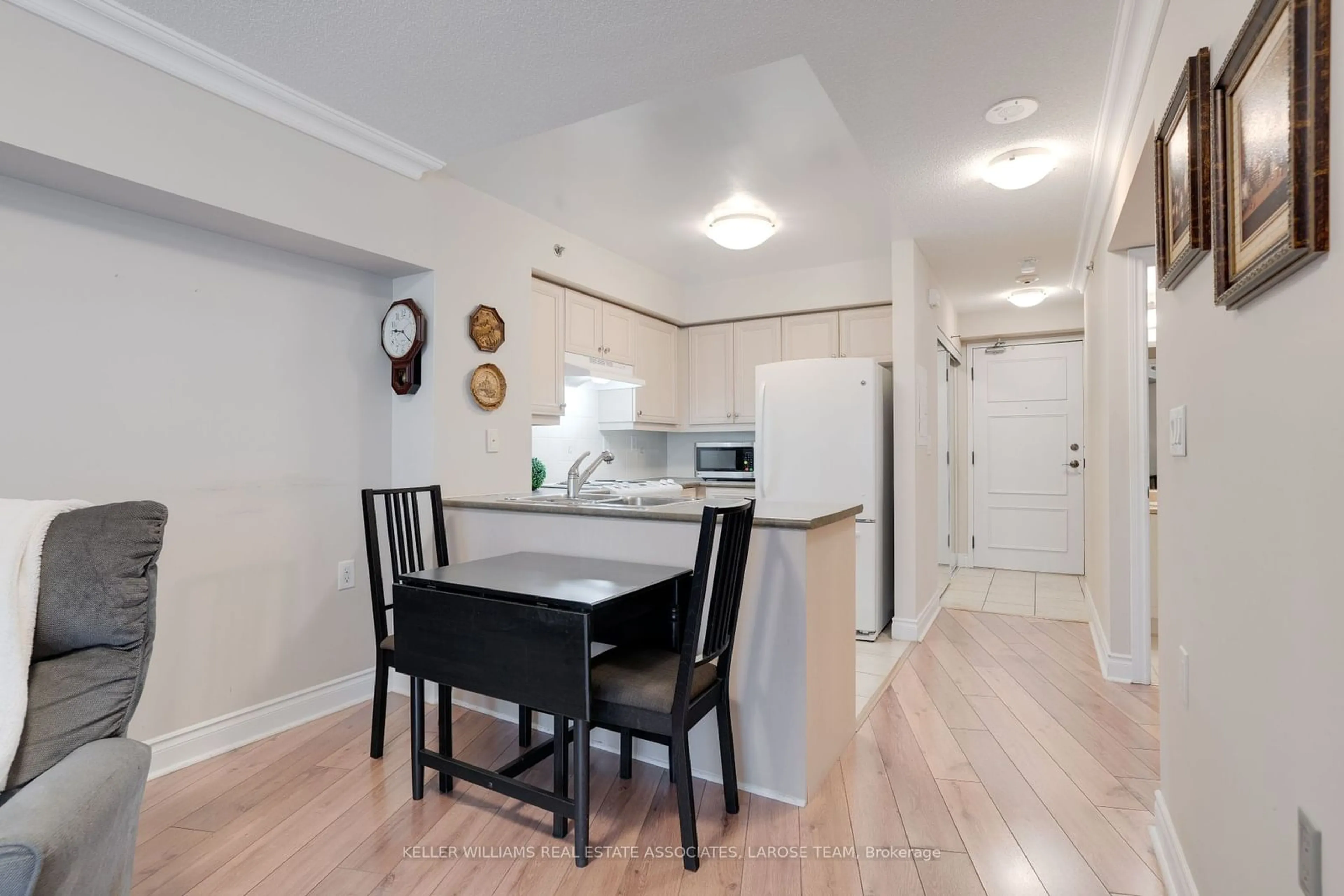 Standard kitchen, wood floors, cottage for 3 Marine Parade Dr #405, Toronto Ontario M8V 3Z5