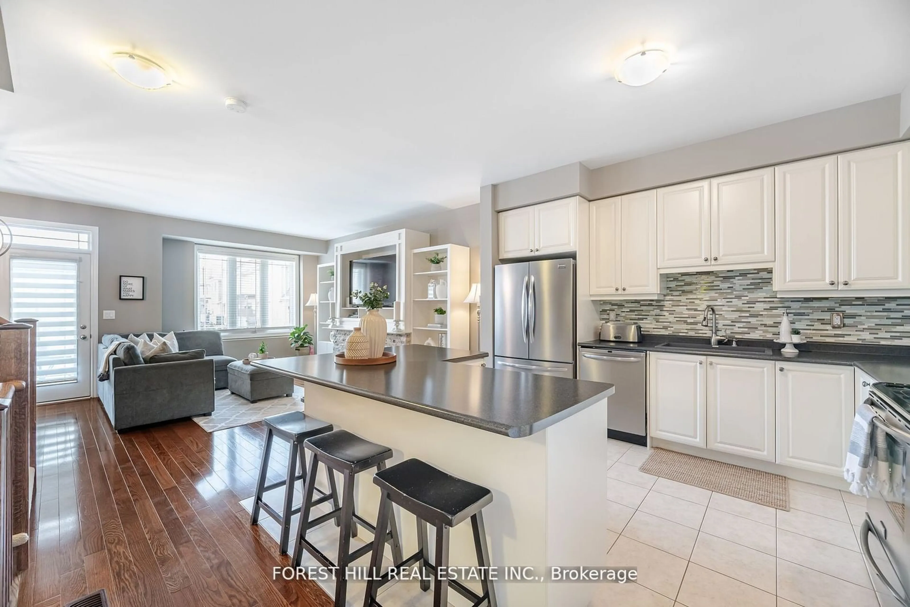 Open concept kitchen for 10 Birchfield Cres, Caledon Ontario L7C 3P6