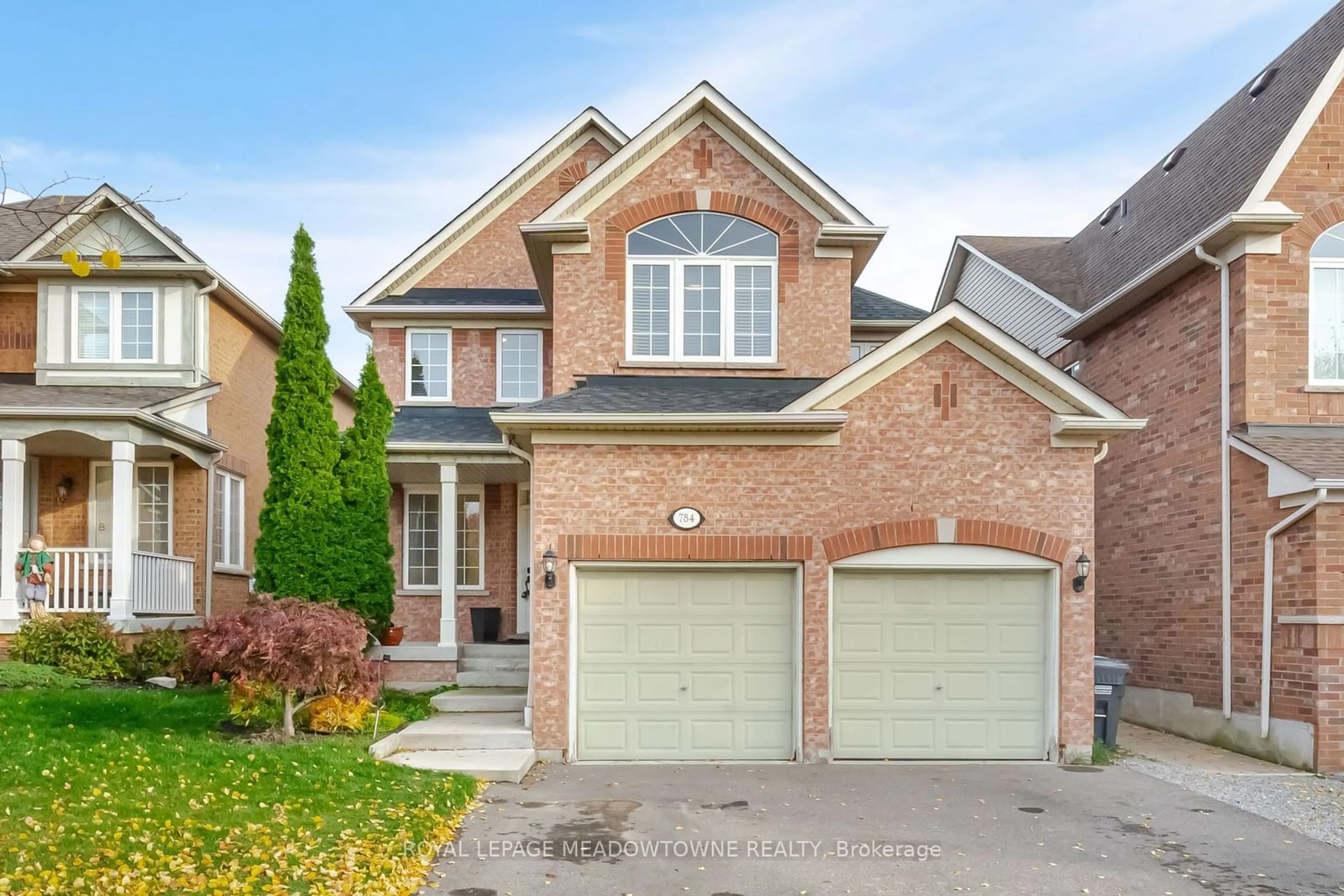 Home with brick exterior material for 784 Lambe Crt, Mississauga Ontario L5W 1Z1