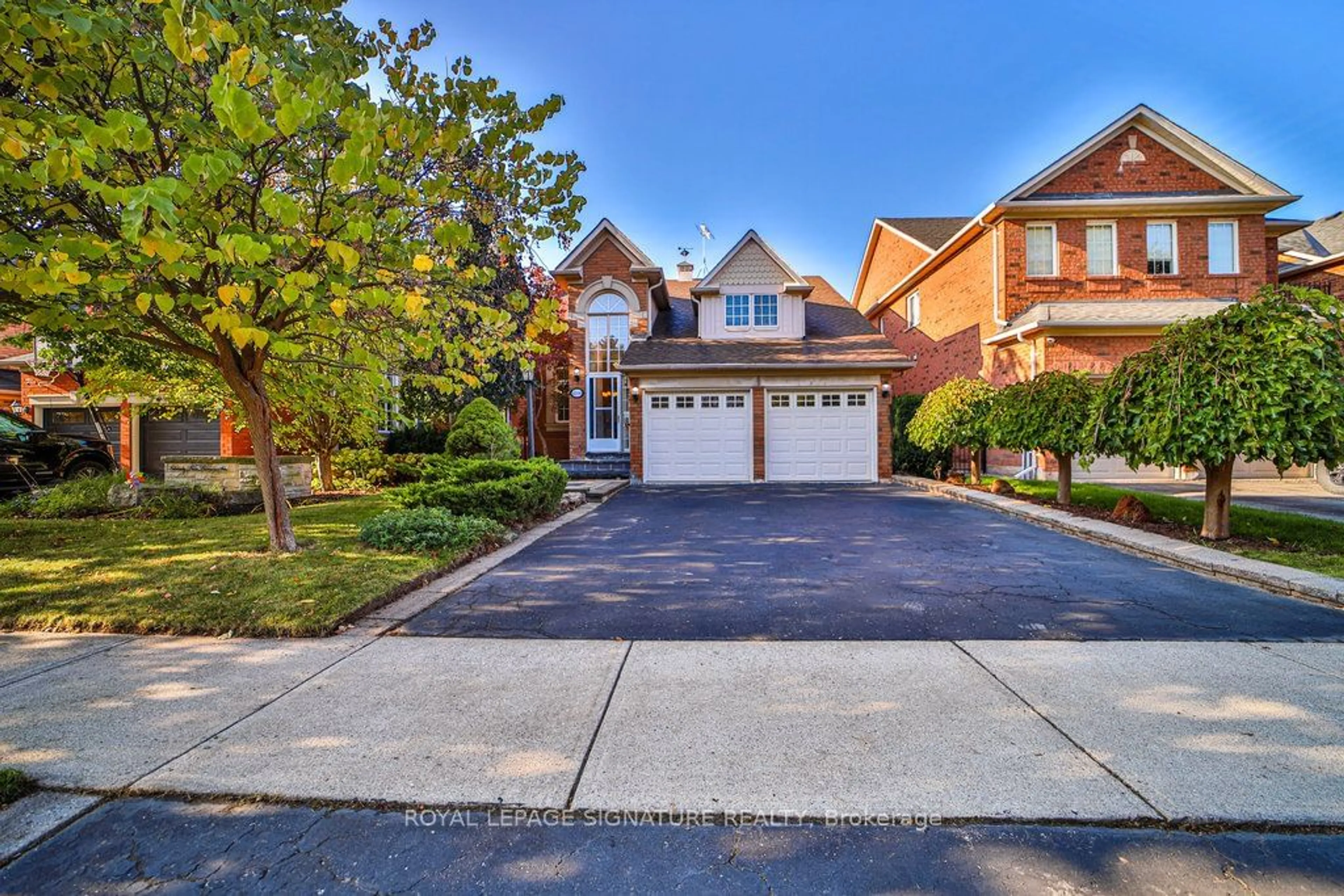 A pic from exterior of the house or condo, the street view for 2230 Nightingale Way, Oakville Ontario L6M 3S1