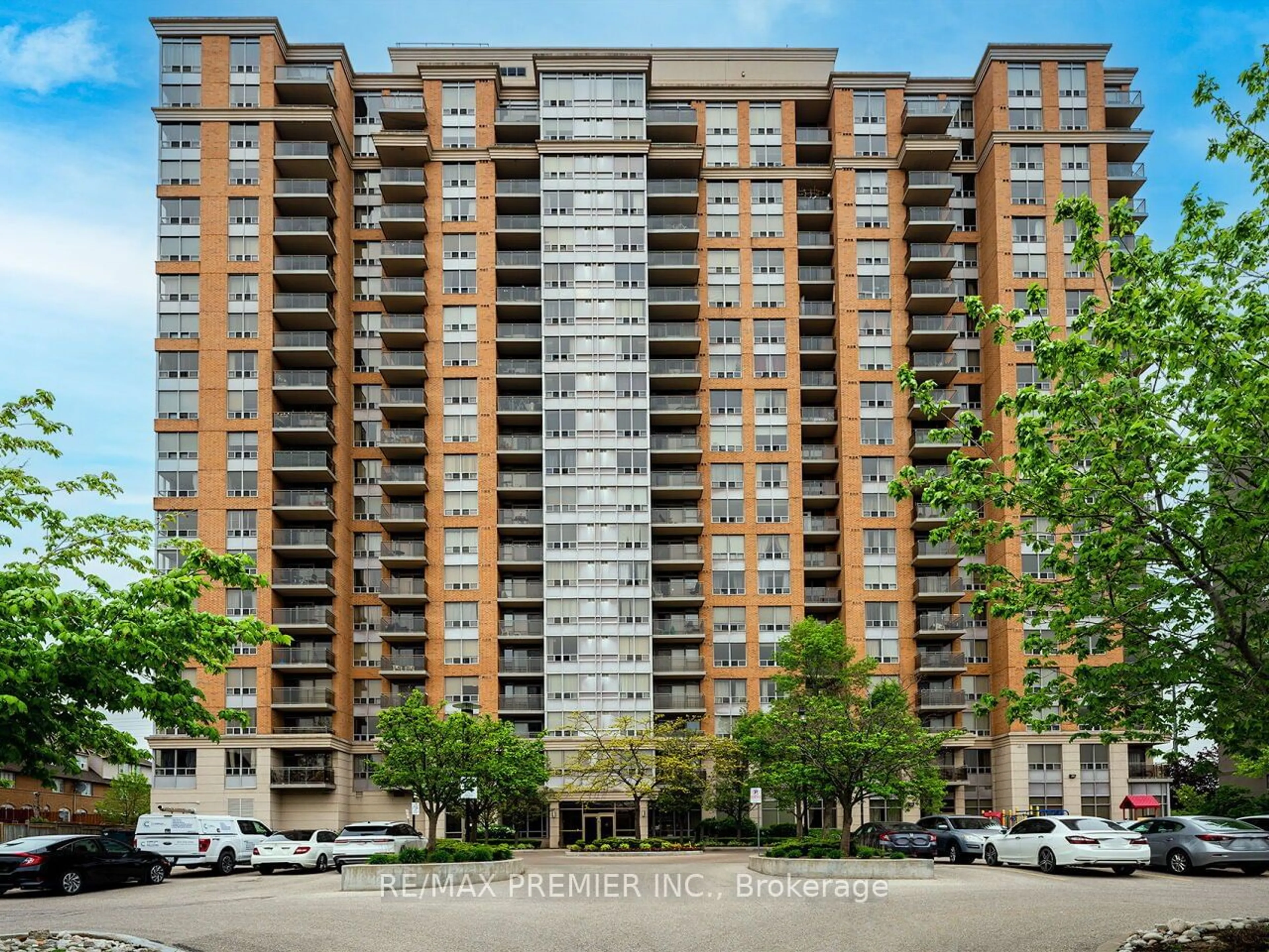 A pic from exterior of the house or condo, the front or back of building for 55 Strathaven Dr #113, Mississauga Ontario L5R 4G9