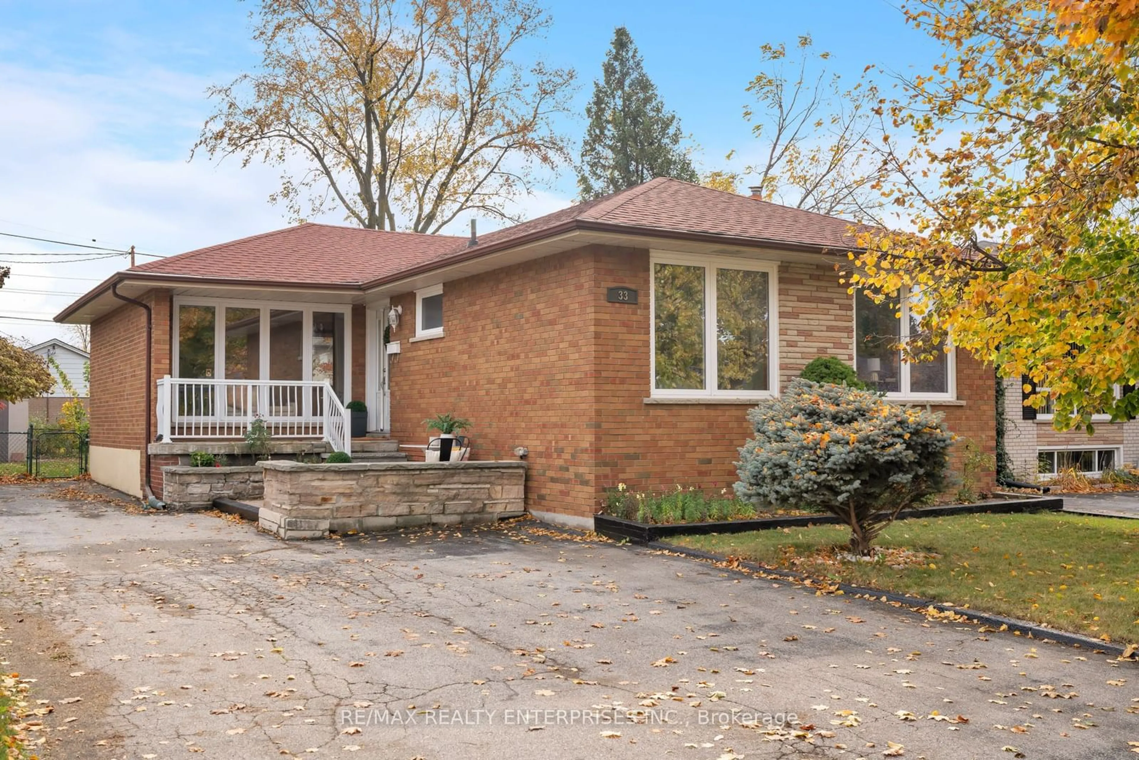 Home with brick exterior material for 33 Tynevale Dr, Toronto Ontario M9R 2B3