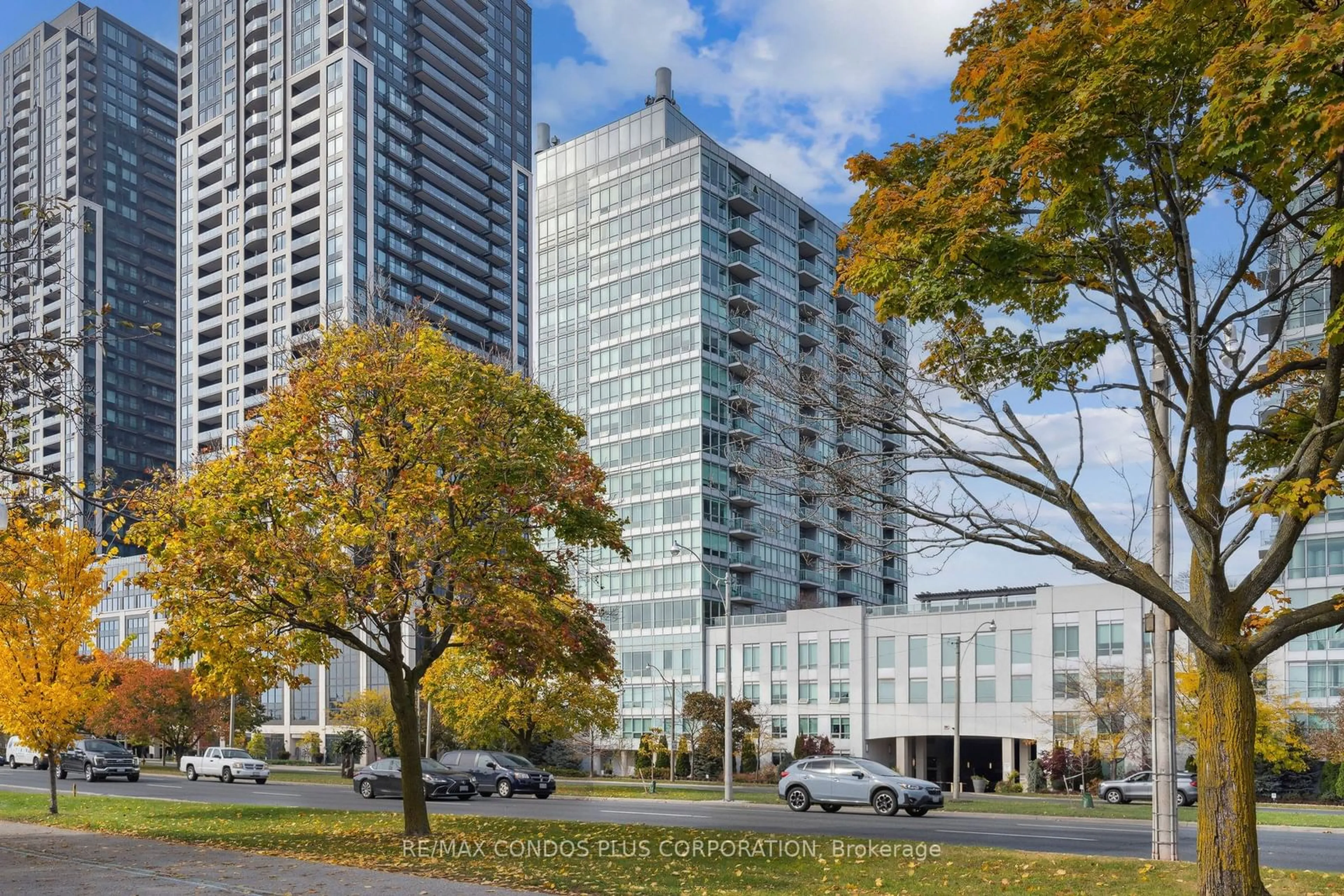 A pic from exterior of the house or condo, the front or back of building for 1910 Lake Shore Blvd #LPH01, Toronto Ontario M6S 1A2