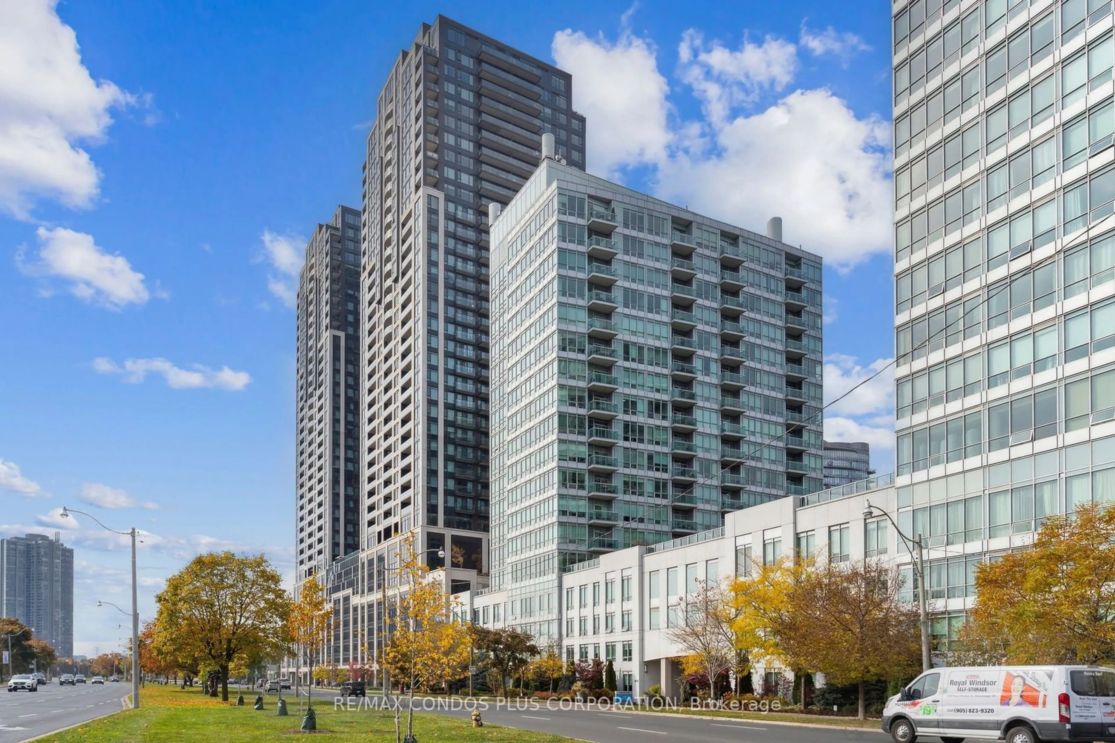 A pic from exterior of the house or condo, the view of city buildings for 1910 Lake Shore Blvd #LPH01, Toronto Ontario M6S 1A2