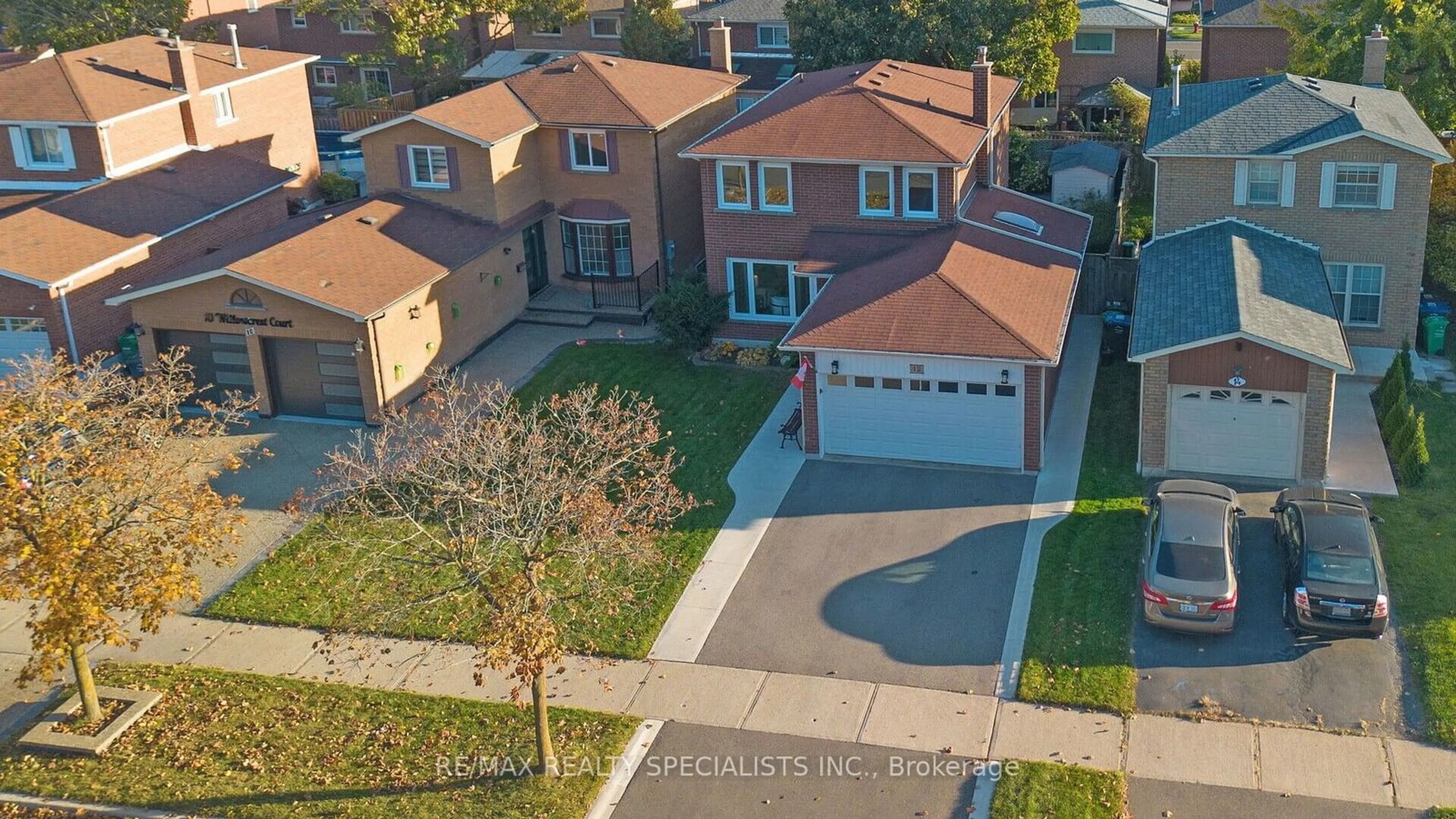 Frontside or backside of a home, the street view for 12 Willowcrest Crt, Brampton Ontario L6X 2X8