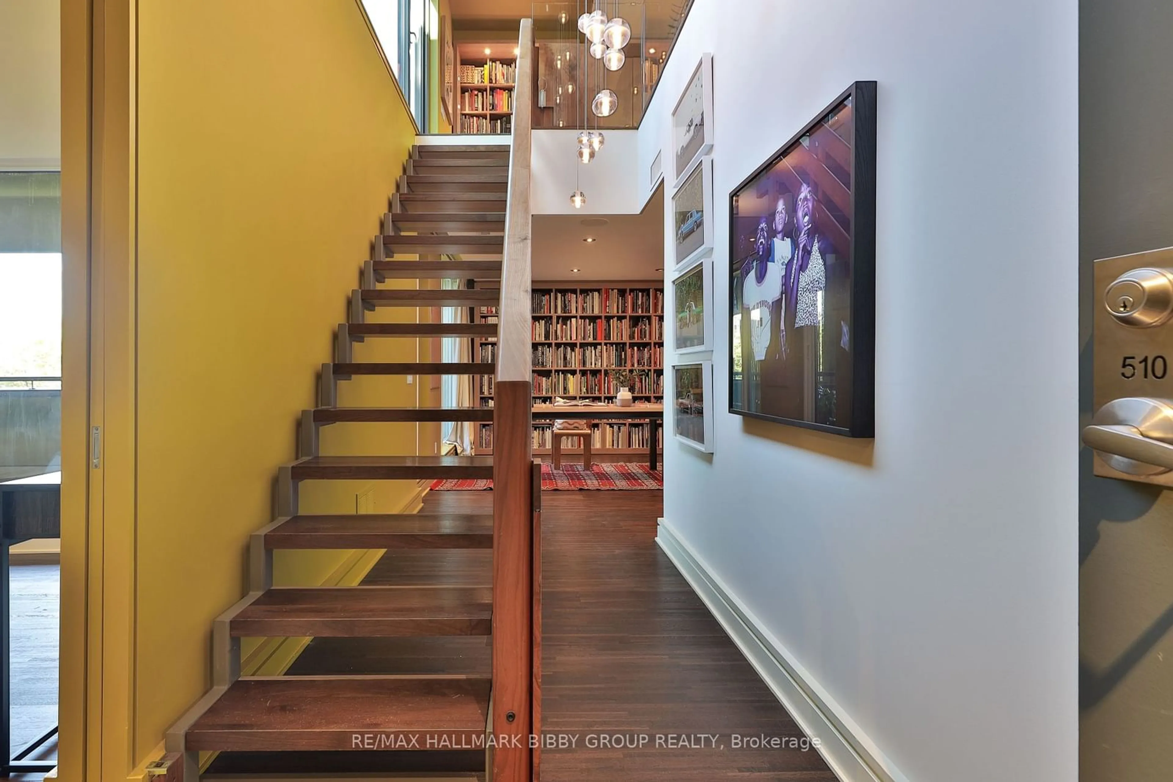 Indoor foyer, wood floors for 25 Ritchie Ave #PH510, Toronto Ontario M6R 2J6