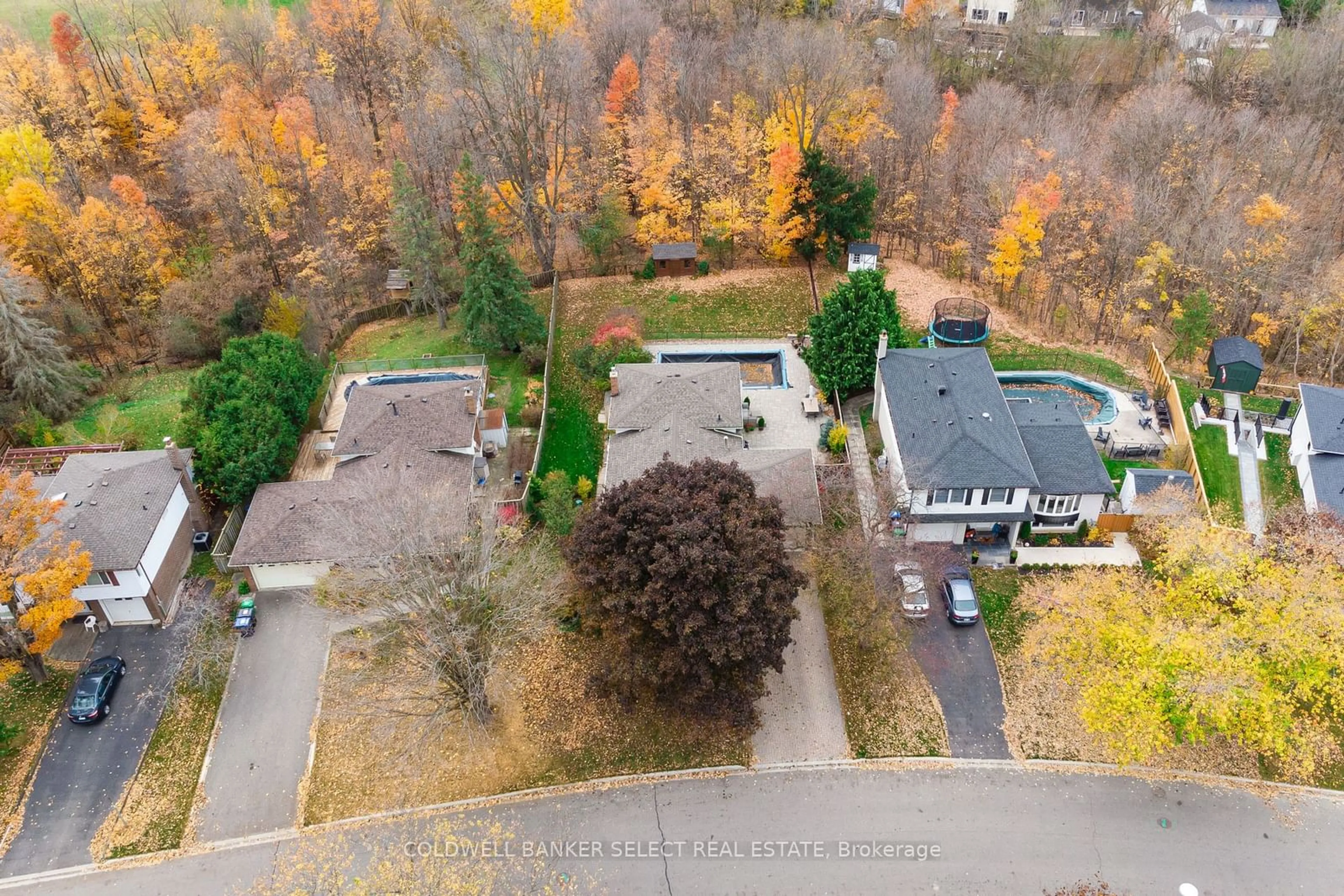 Frontside or backside of a home, the street view for 188 Bell Air Dr, Caledon Ontario L7E 1Z8