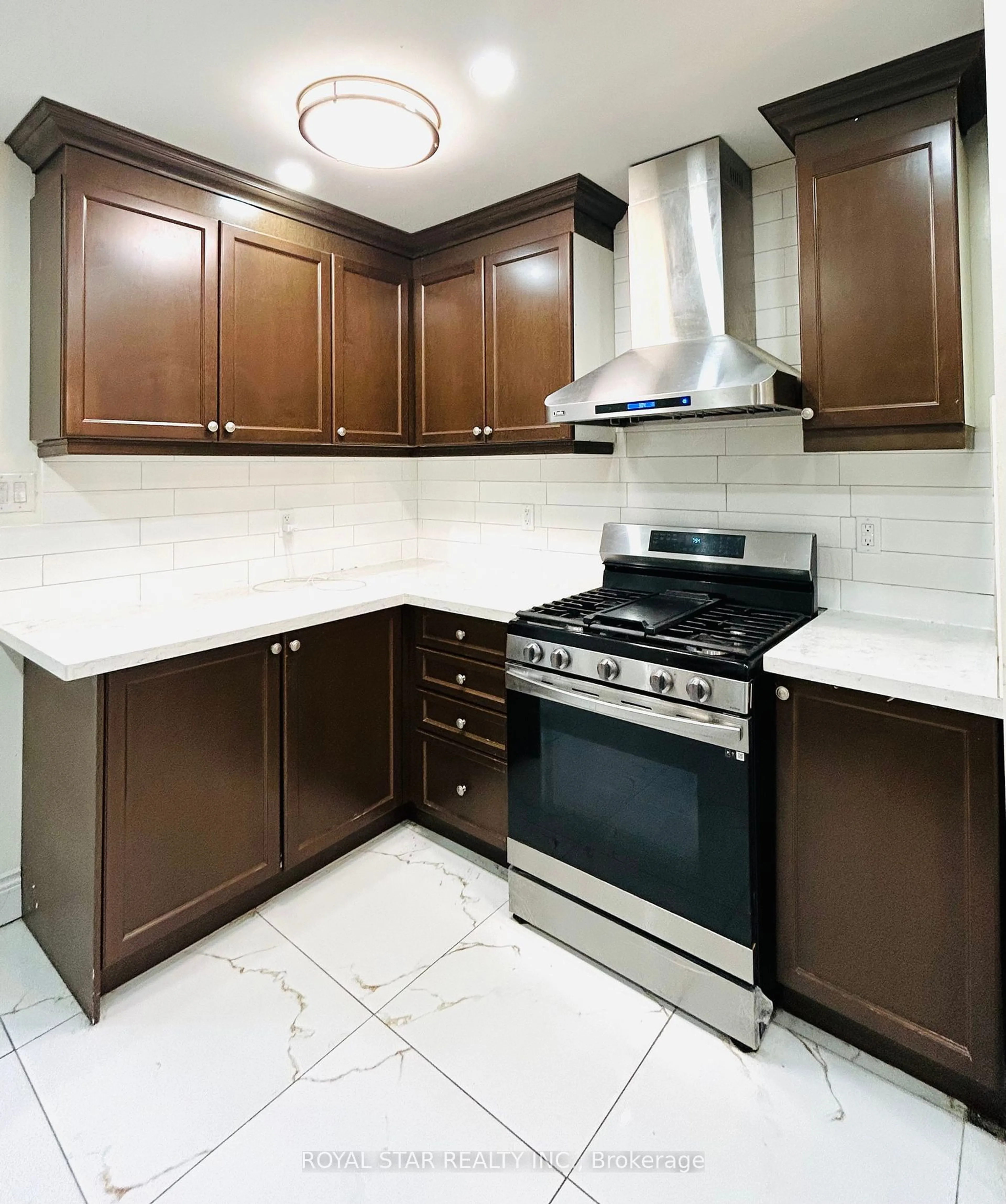 Standard kitchen, ceramic floors, mountain for 7745 Priory Cres, Mississauga Ontario L4T 3H6