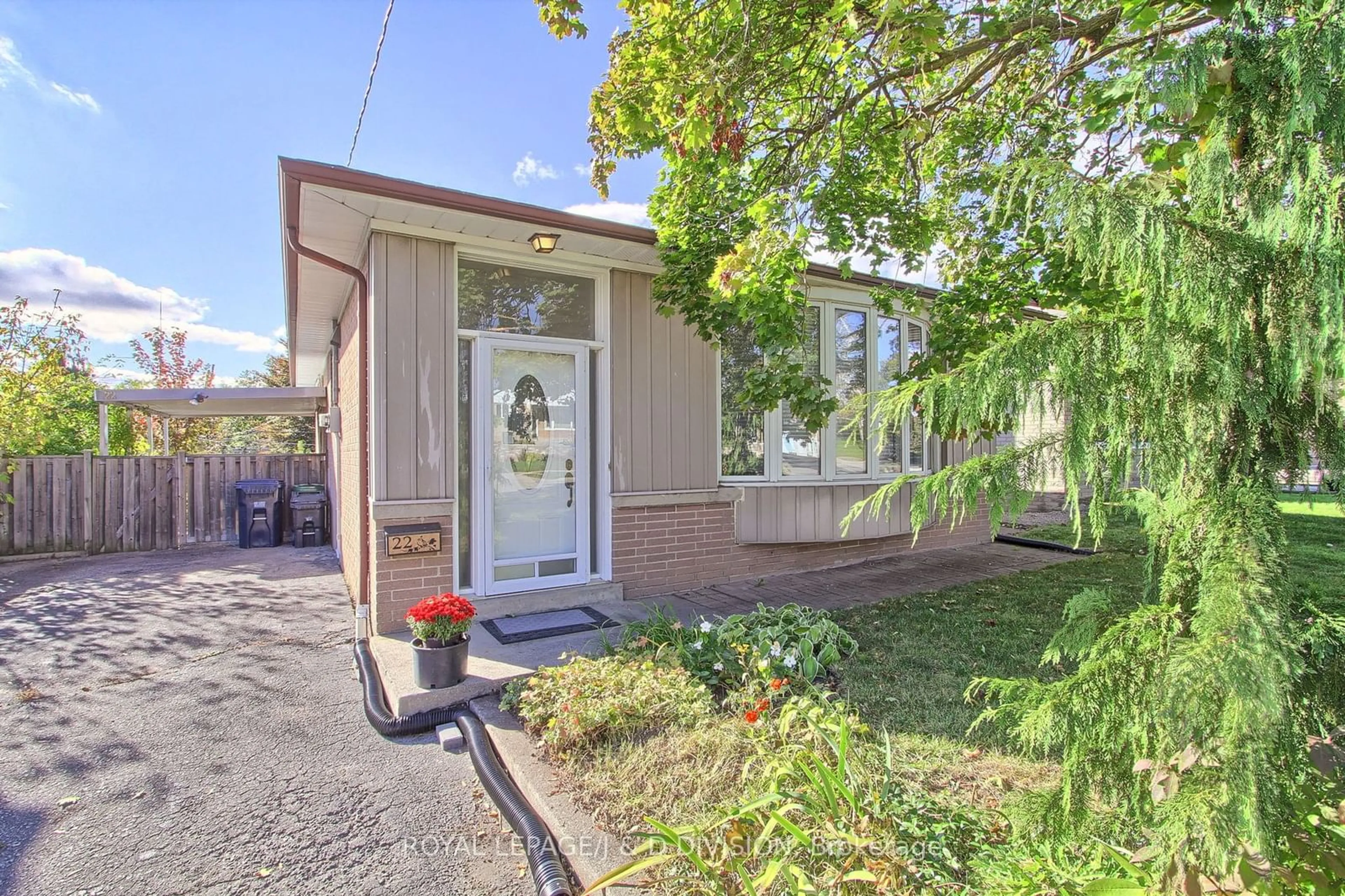 A pic from exterior of the house or condo, the street view for 22 Dashwood Cres, Toronto Ontario M9V 2N8