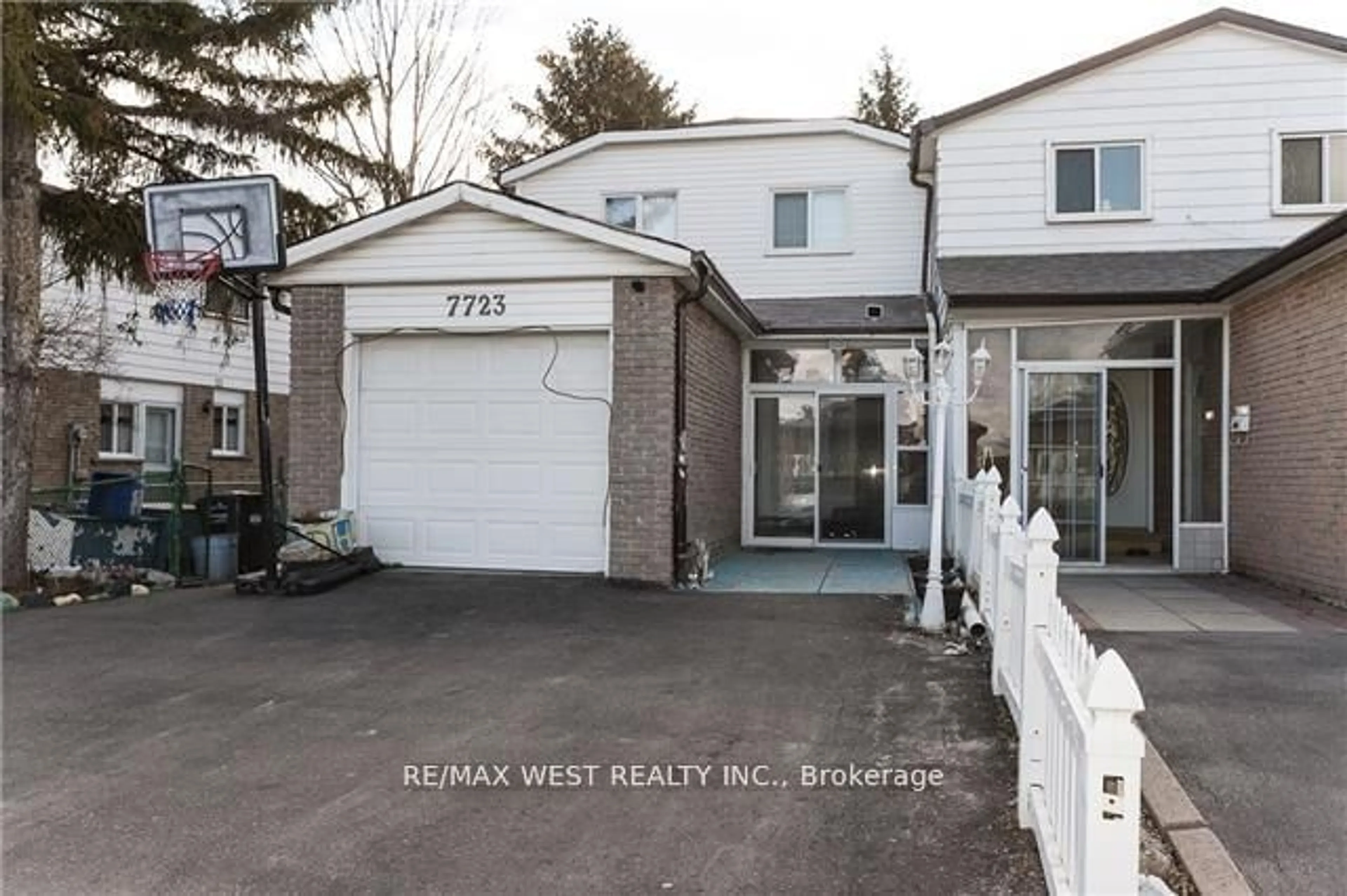 Frontside or backside of a home, the street view for 7723 Benavon Rd, Mississauga Ontario L4T 3G5