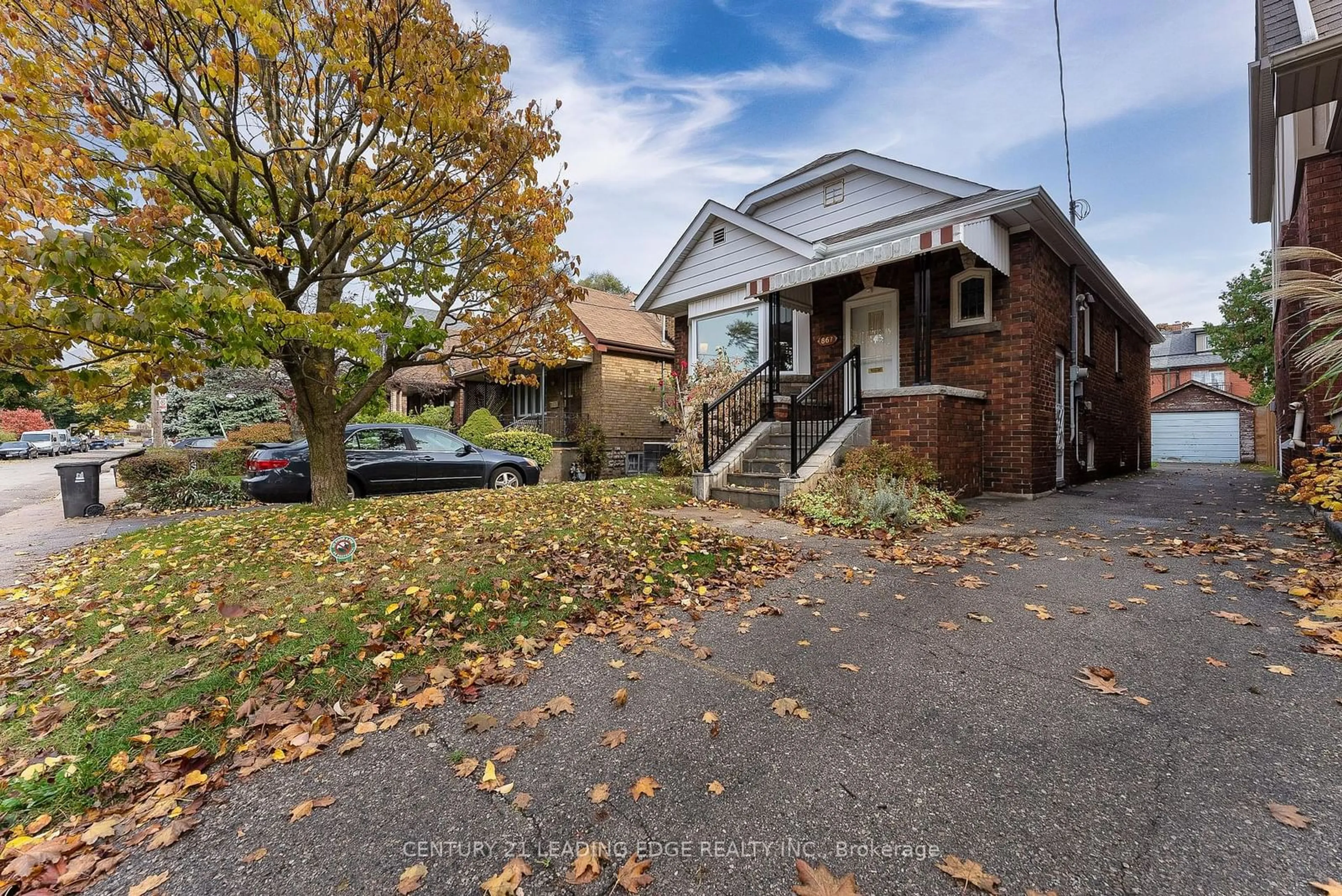 A pic from exterior of the house or condo, the street view for 867 Windermere Ave, Toronto Ontario M6S 3M8