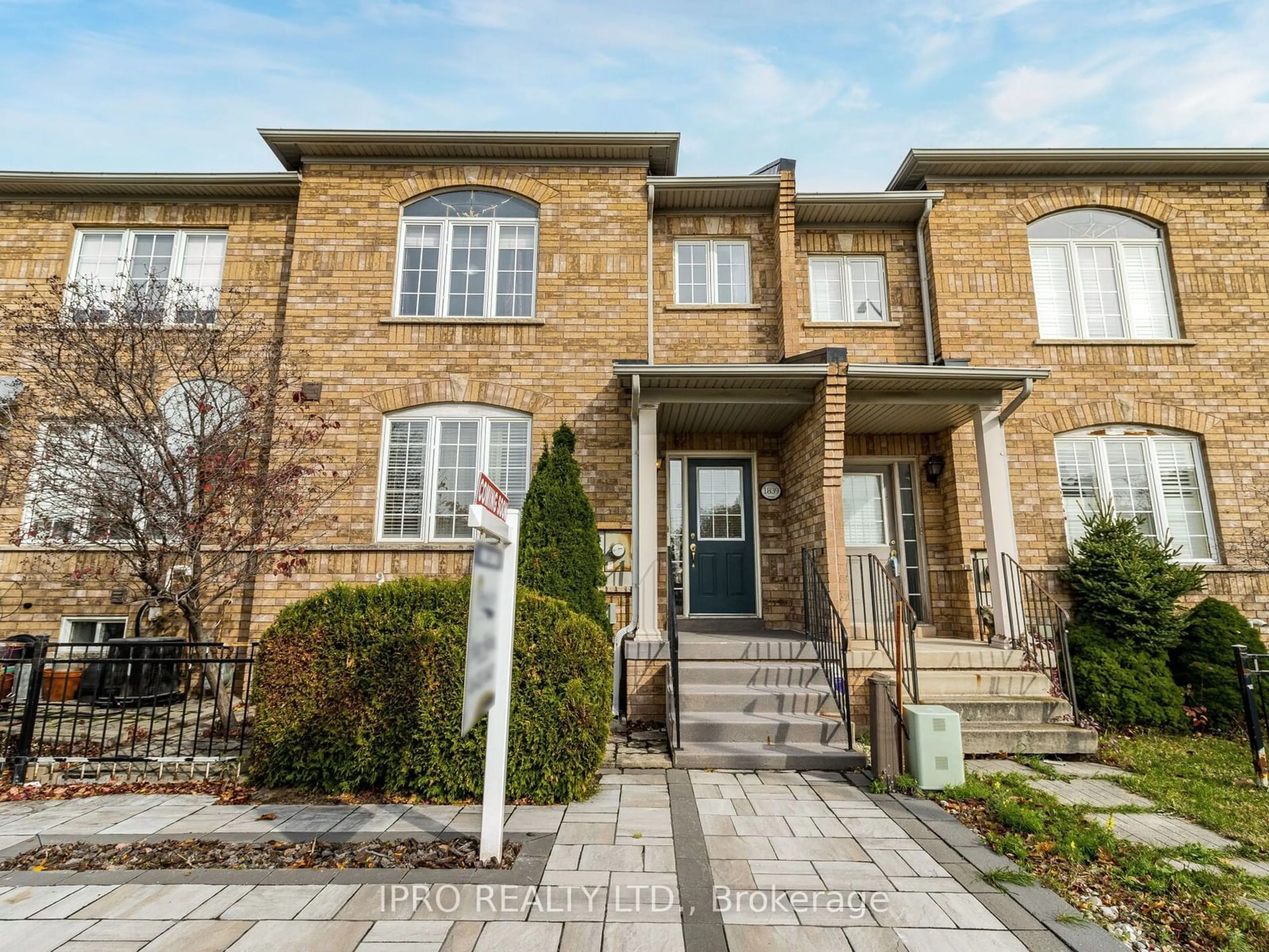 A pic from exterior of the house or condo, the front or back of building for 1839 Appleby Line, Burlington Ontario L7L 7L7