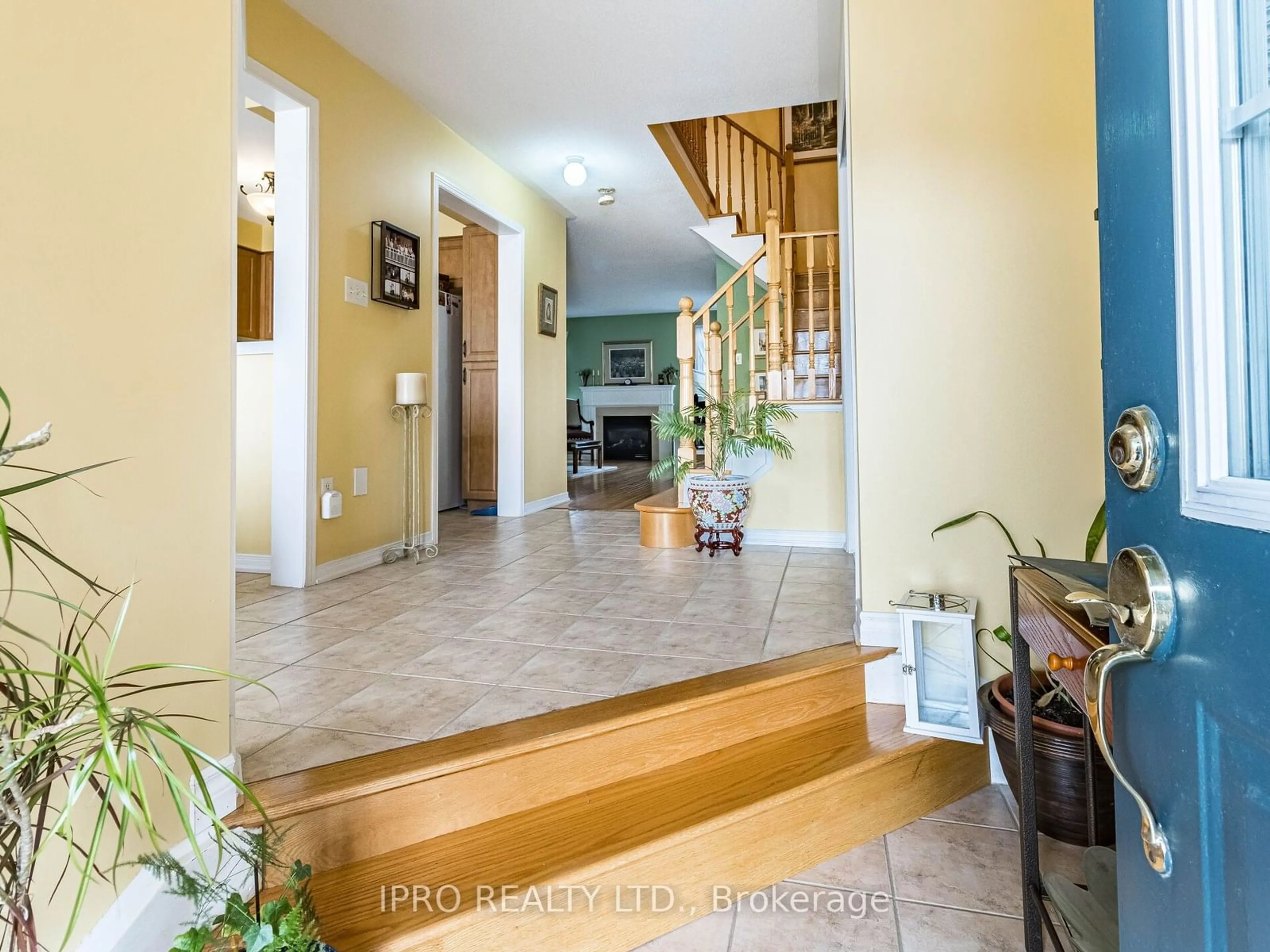 Indoor foyer, wood floors for 1839 Appleby Line, Burlington Ontario L7L 7L7