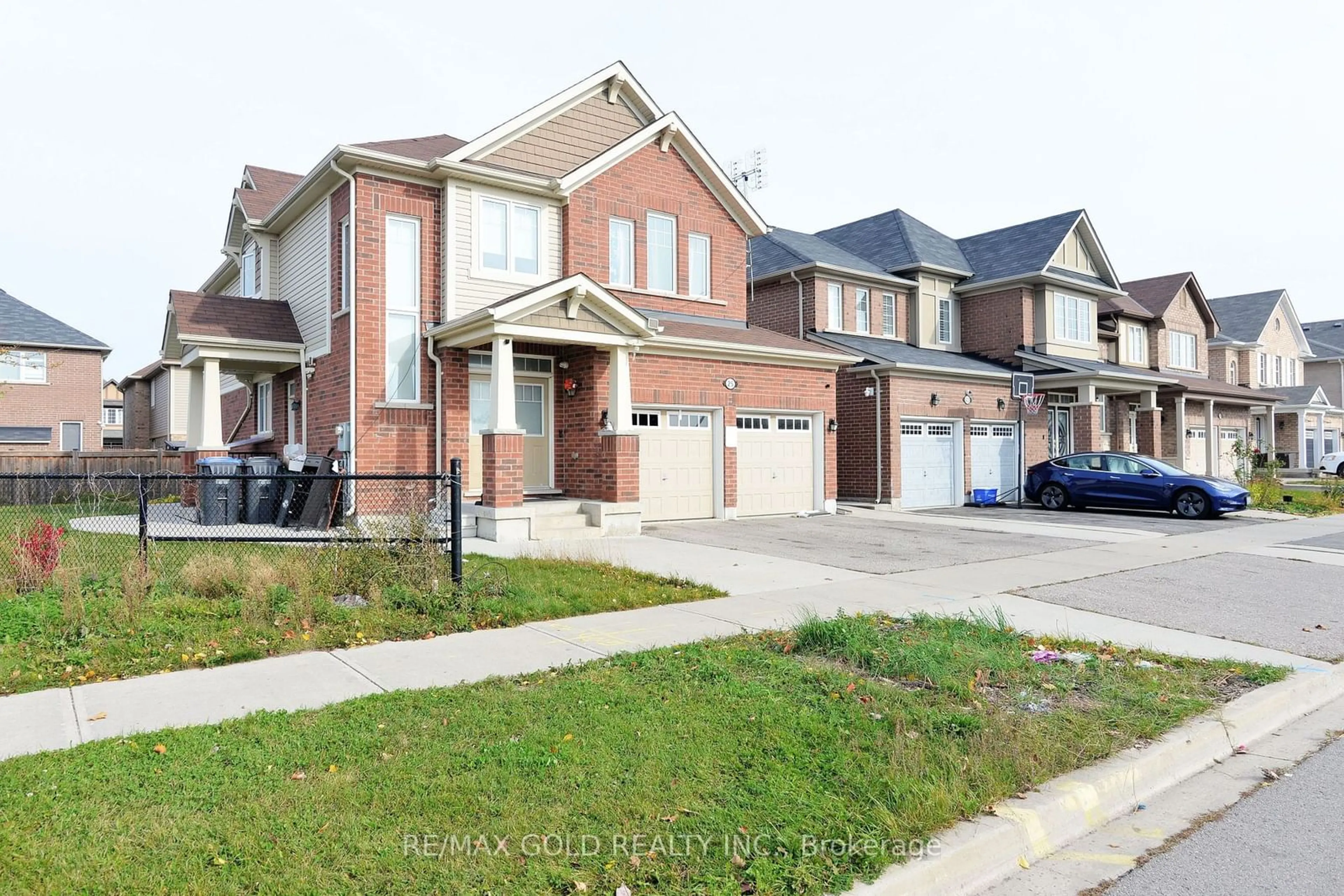 A pic from exterior of the house or condo, the street view for 25 Aldersgate Dr, Brampton Ontario L7A 0B5