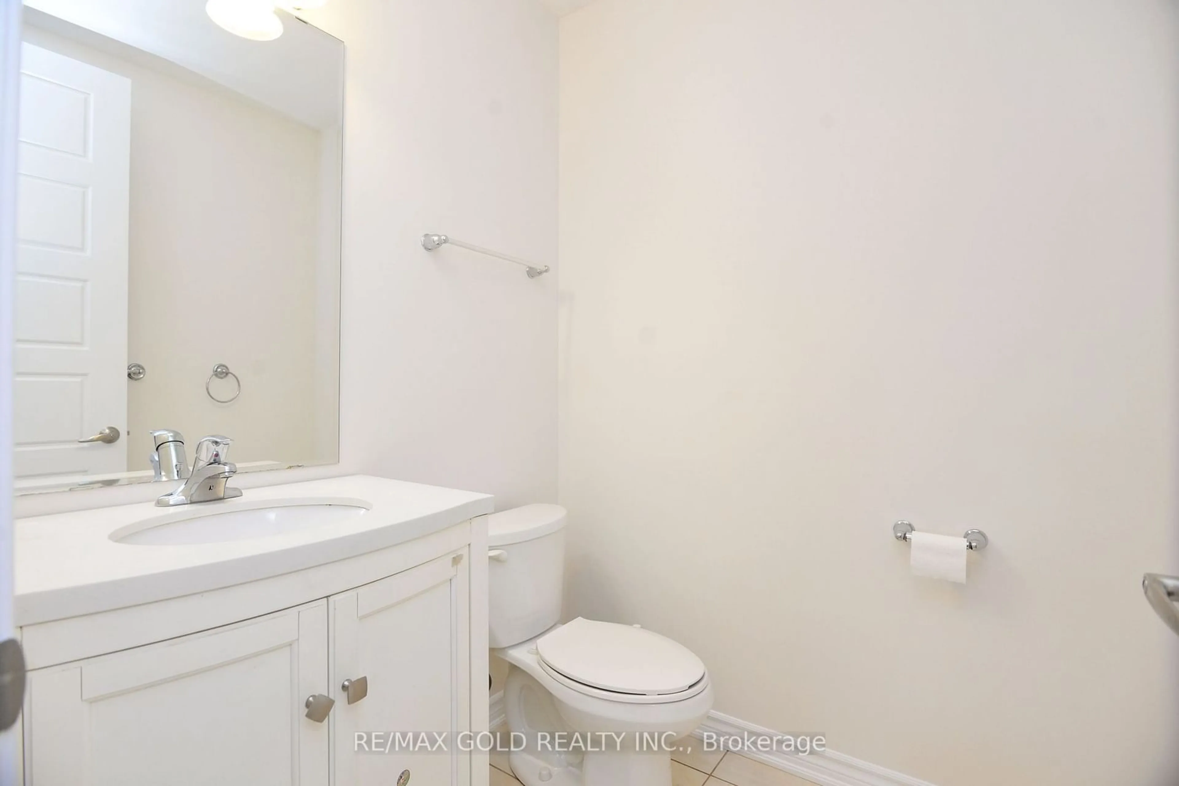 Standard bathroom, not visible floor for 25 Aldersgate Dr, Brampton Ontario L7A 0B5