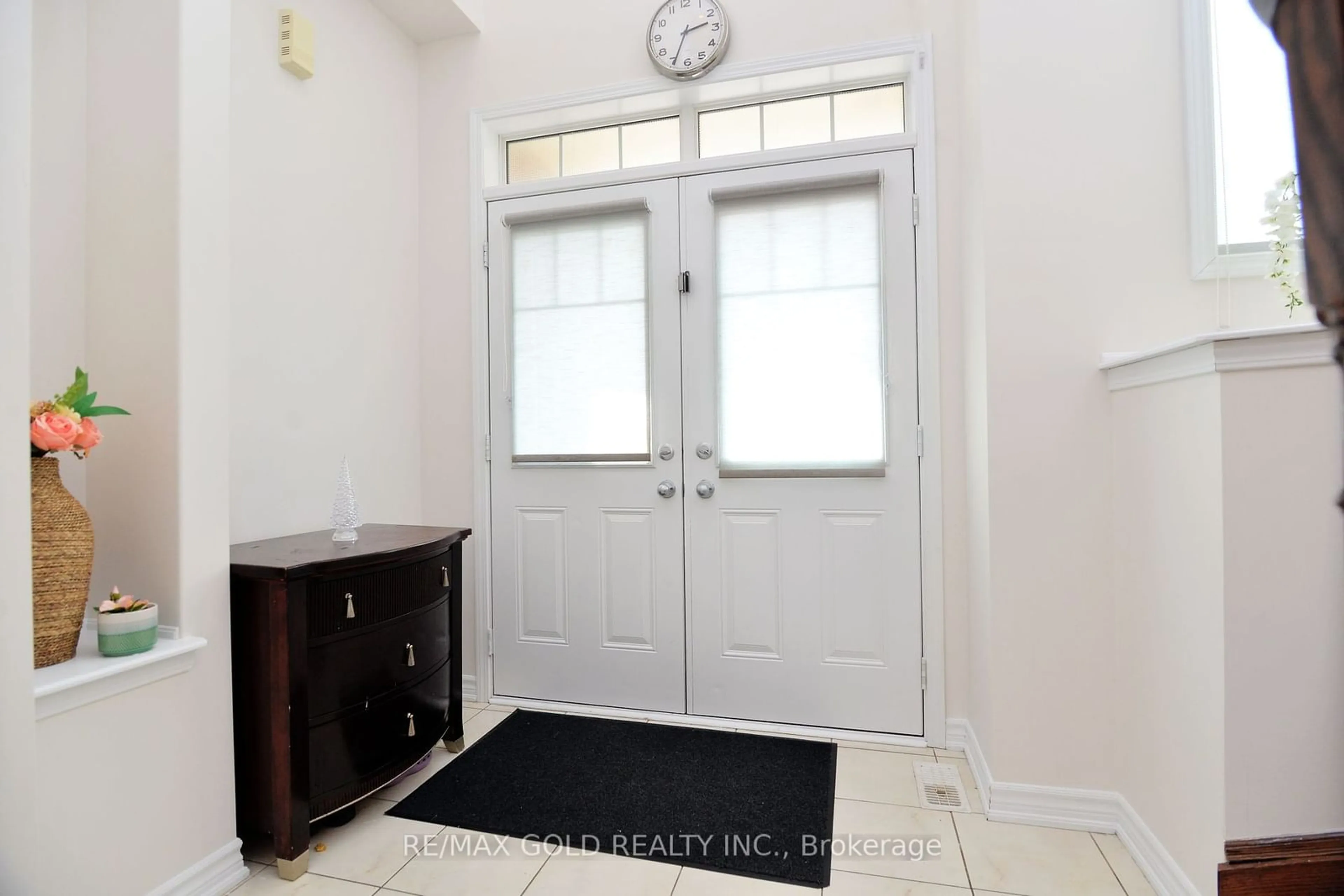 Indoor entryway, wood floors for 25 Aldersgate Dr, Brampton Ontario L7A 0B5