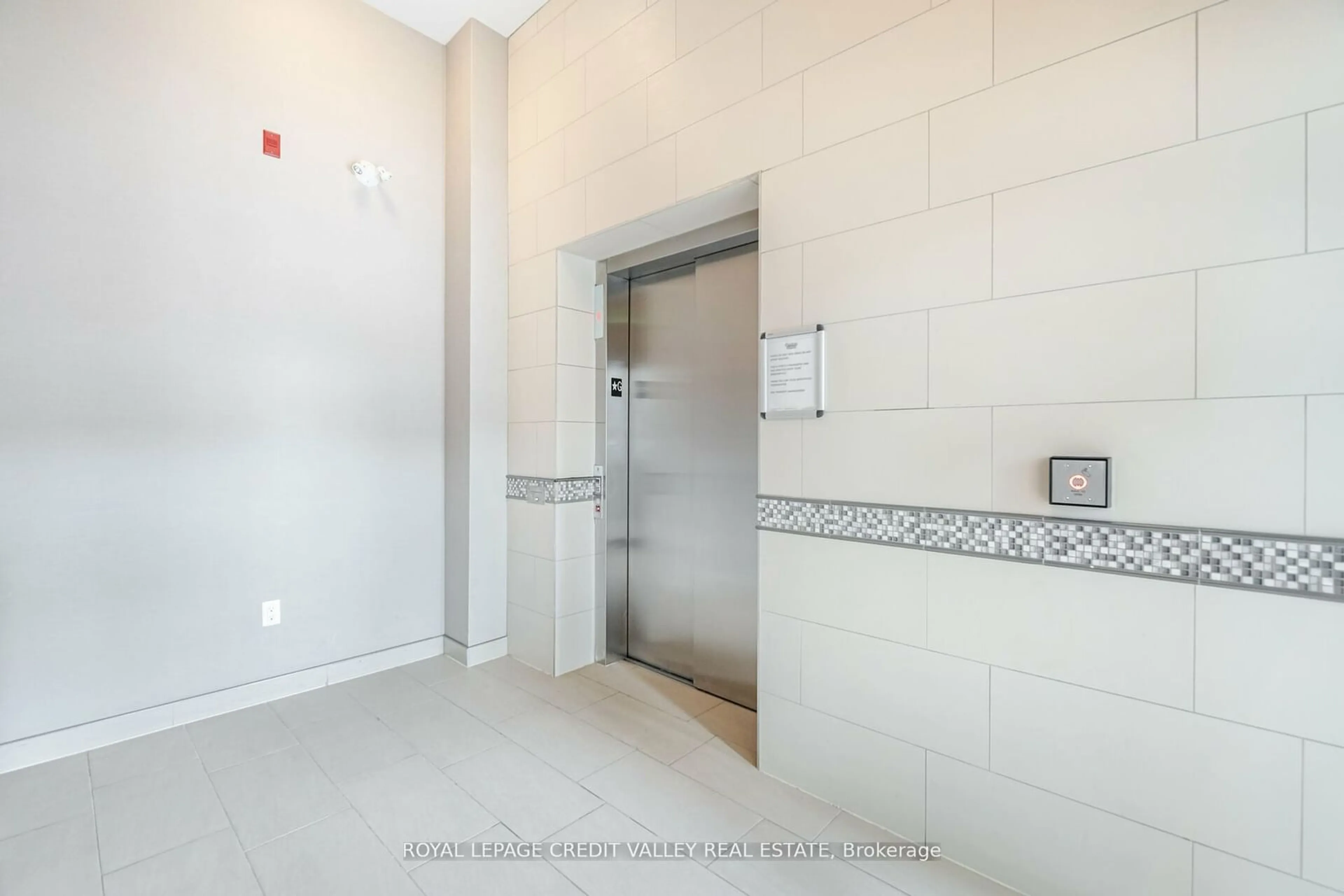 Bathroom, ceramic floors for 50 Sky Harbour Dr #211, Brampton Ontario L7A 0A1