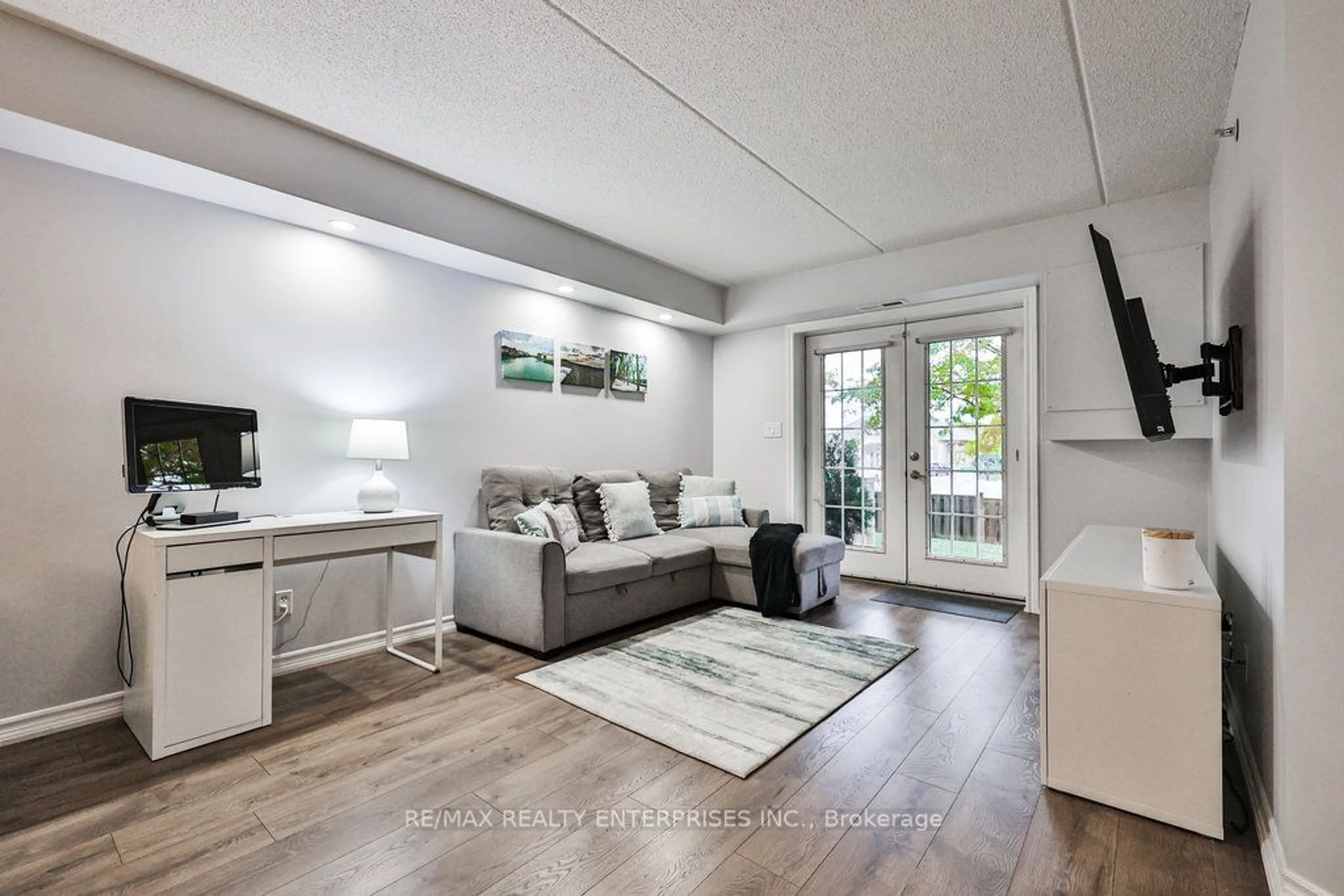 Living room, wood floors for 1460 Bishops Gate #103, Oakville Ontario L6M 4N5