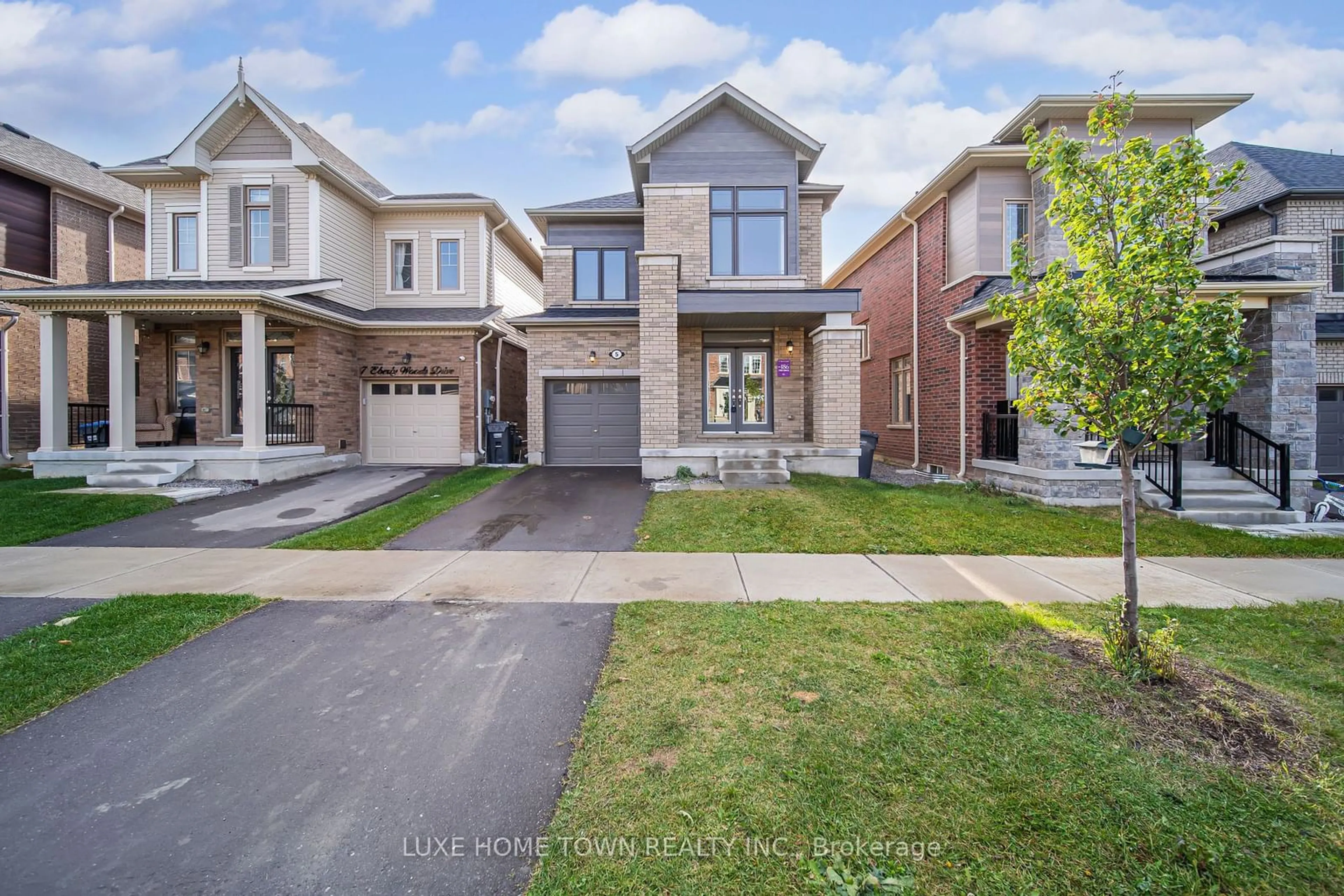 Frontside or backside of a home, the street view for 5 Eberly Wood Dr, Caledon Ontario L7C 4H8